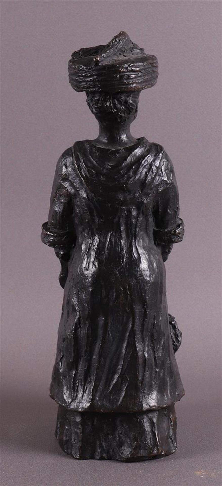 Jaspers - Grottendieck, Greet (1943) 'Wilhelmina', bronze sculpture. - Image 3 of 5