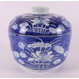 A blue/white porcelain lidded jar, China, 20th/21st century.