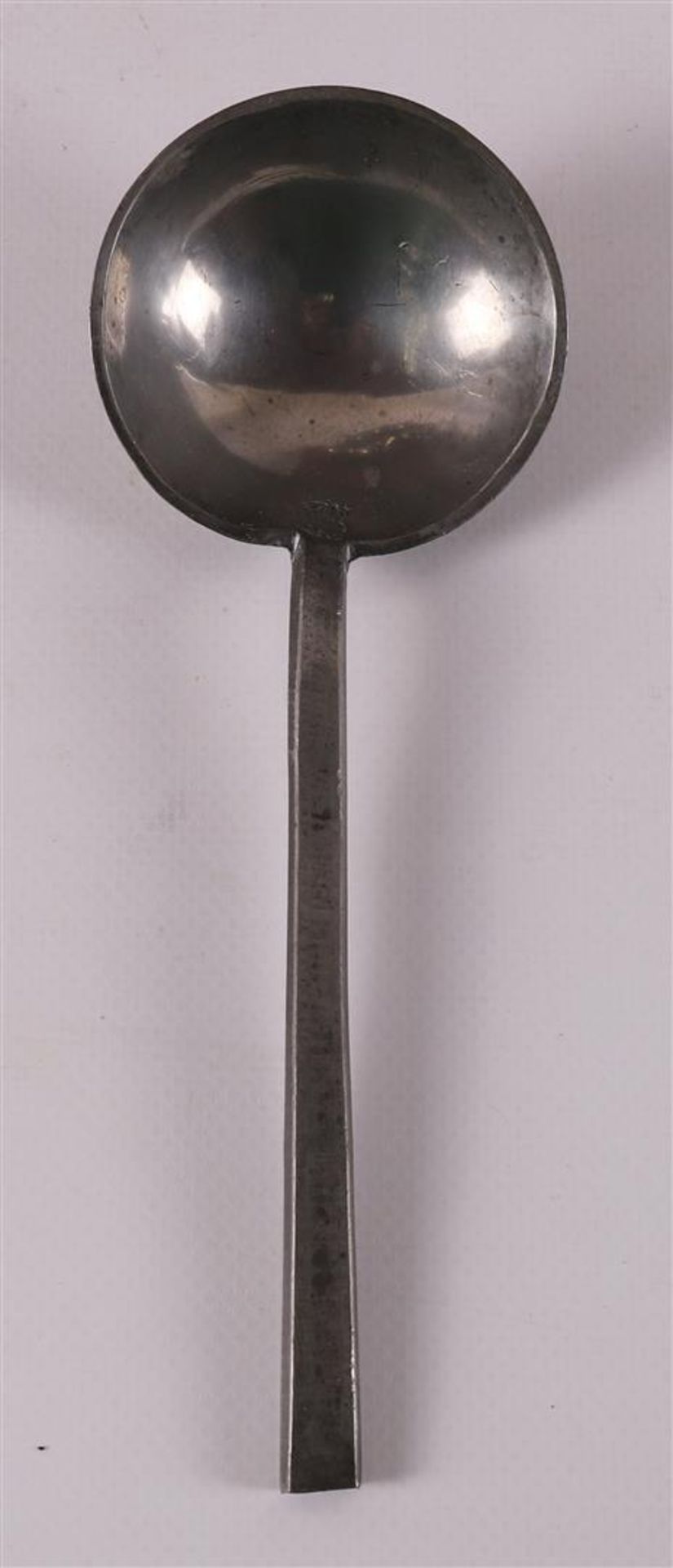 An oak spoon rack with pewter spoons, 20th century and earlier. - Image 2 of 3