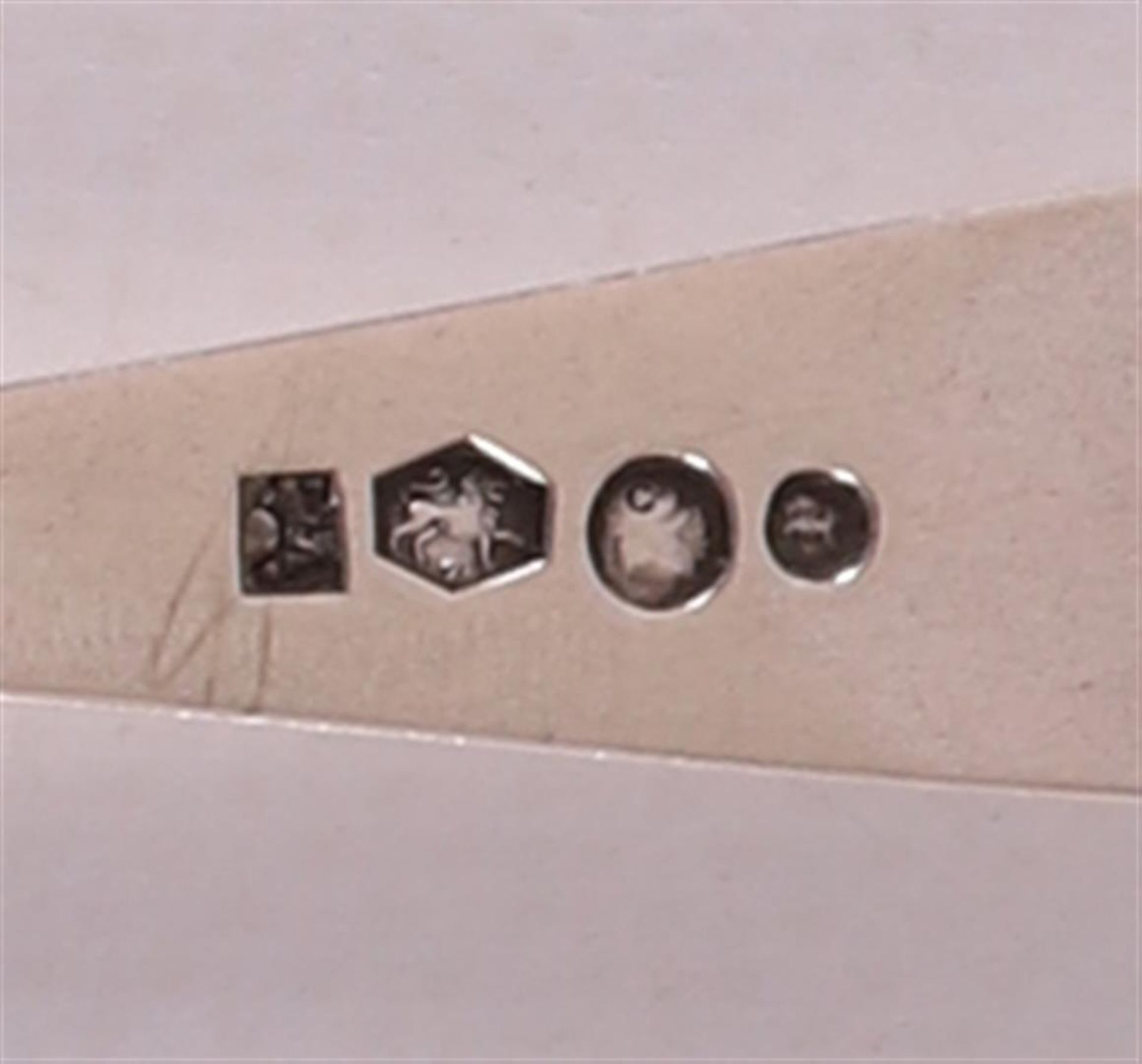 A second grade silver wet fruit scoop. Fa. J.M. van Kempen and Zn., 1907. - Bild 2 aus 2