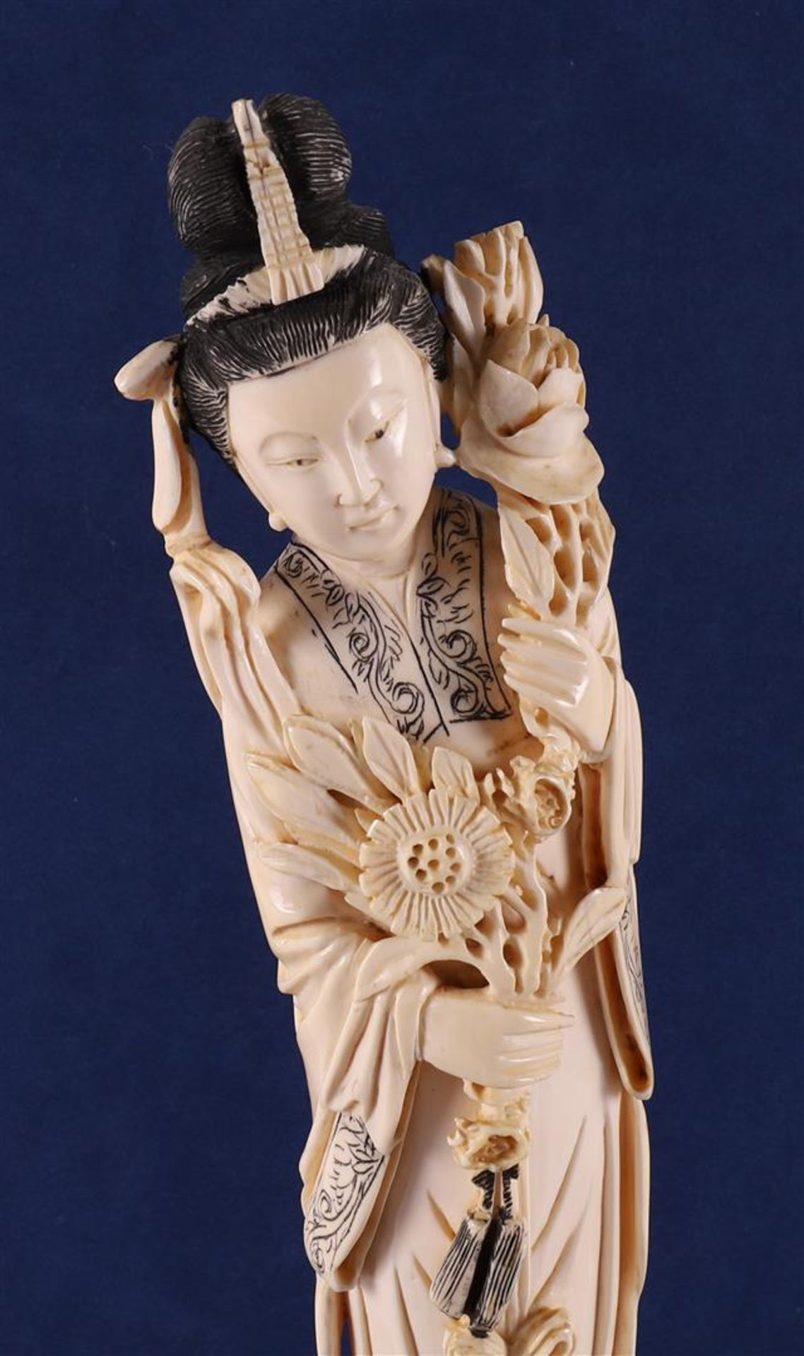 A carved ivory Guanyin, so-called immortal 'He Xiangu', China, Guanxu - Image 2 of 6