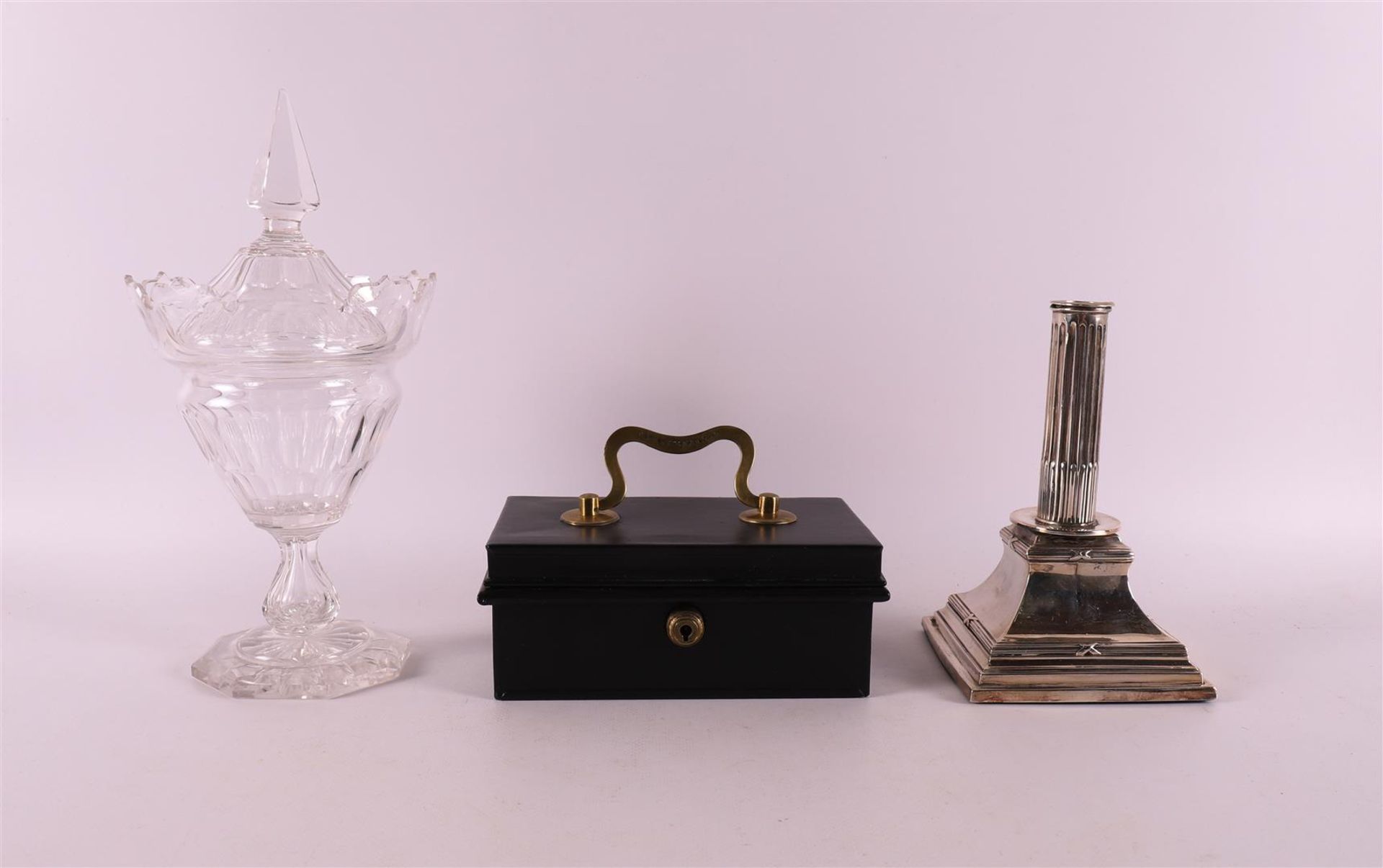 A lot of miscellaneous items, including a silver candlestick and ginger coupe, 1 - Bild 2 aus 6
