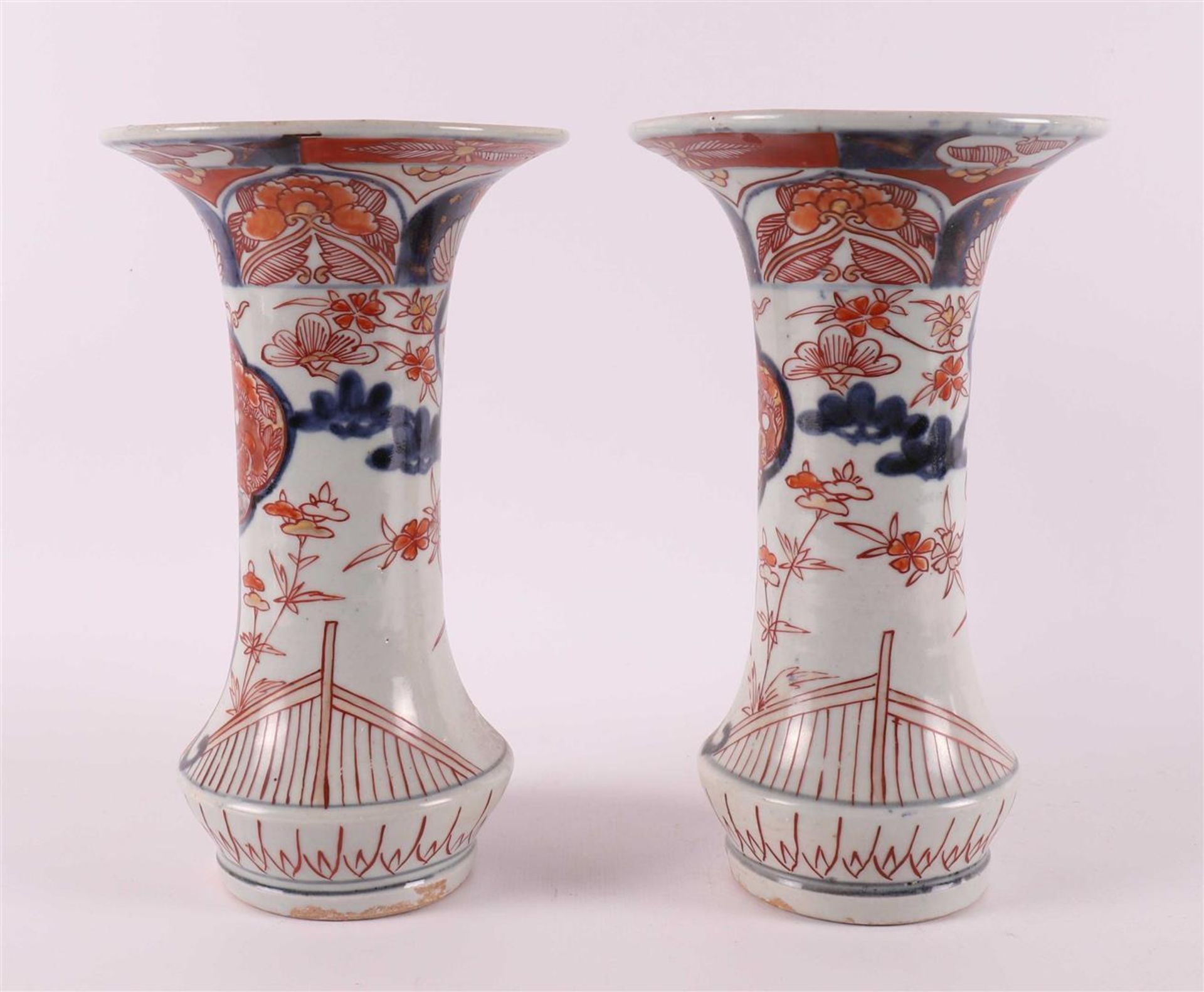 A five-piece porcelain Imari cabinet set, Japan, Edo, around 1700. - Image 16 of 20