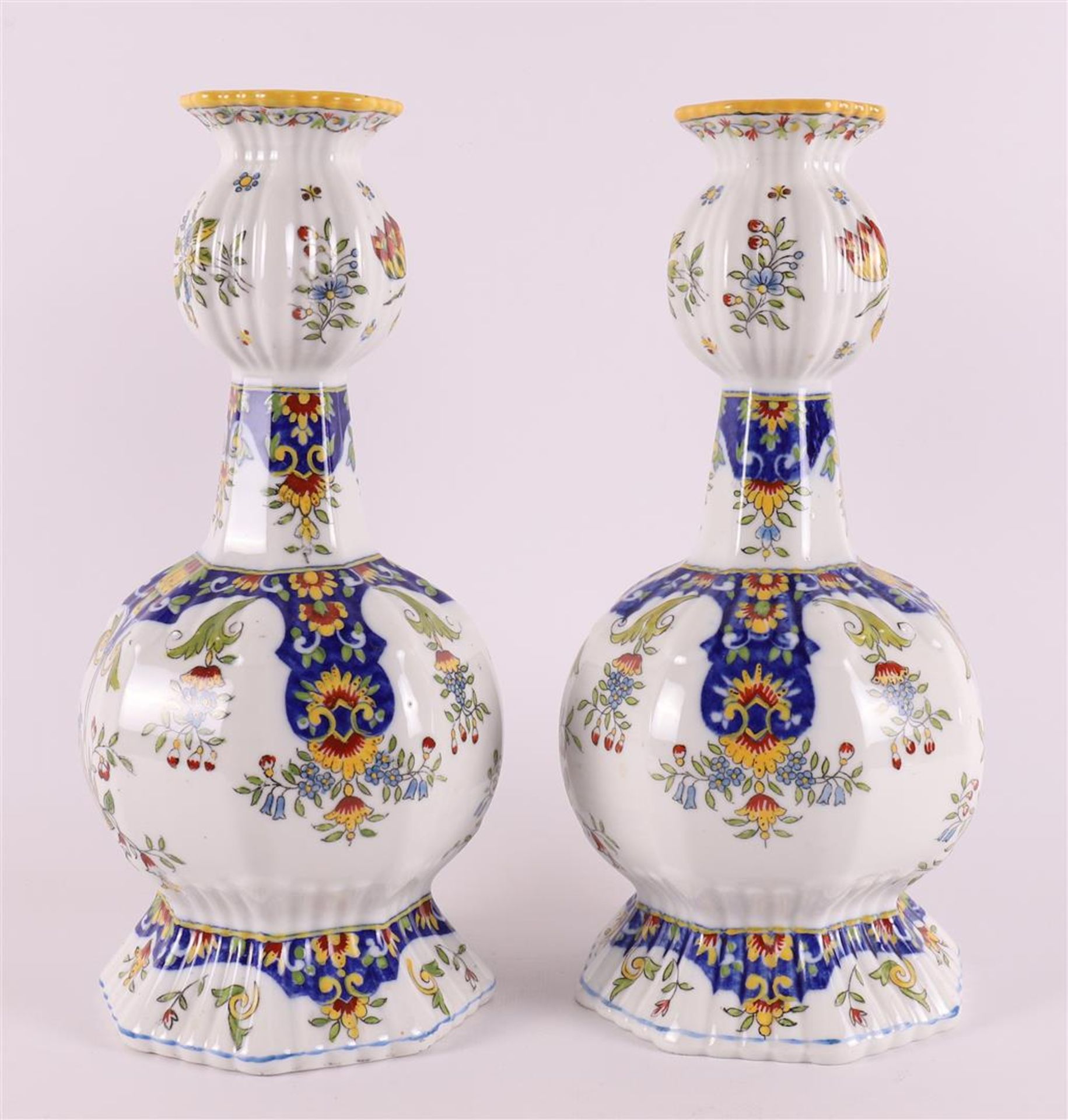 A pair of earthenware so-called 'knob vases', France. - Bild 4 aus 6