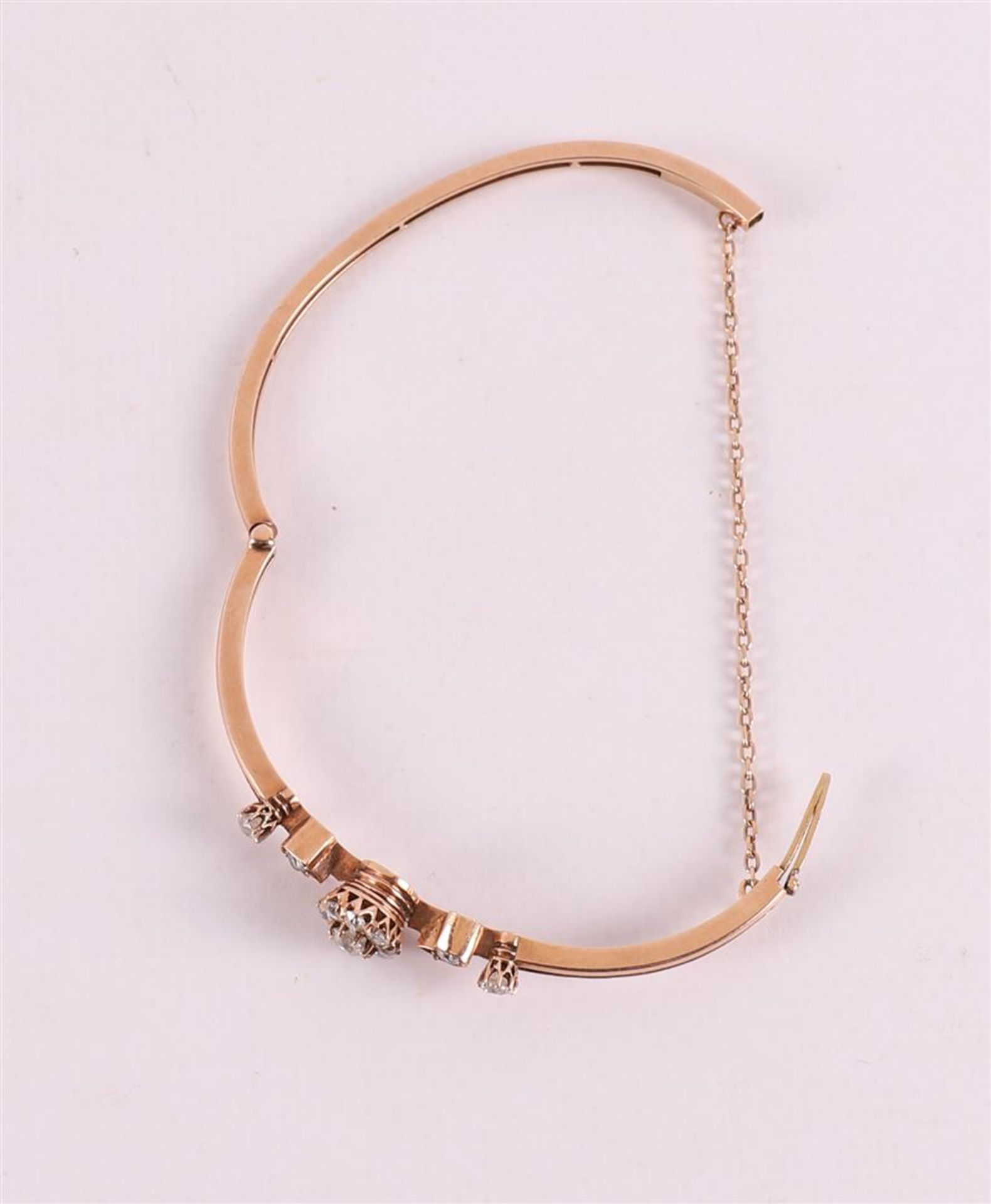 A 14 kt 585/1000 rose gold rigid bracelet with diamonds. - Bild 3 aus 3