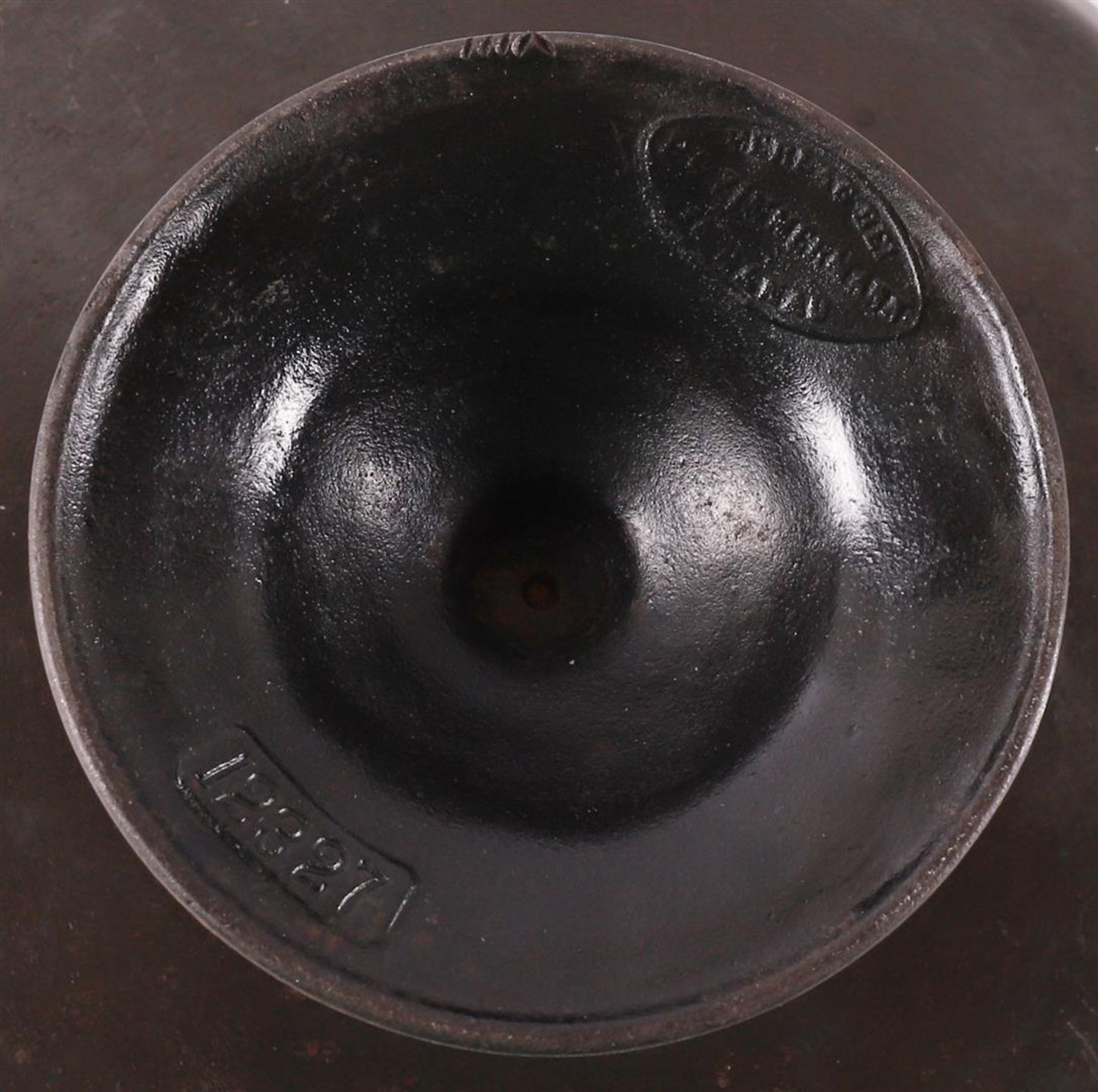 A cast iron and copper mounted tazza from 'EG Zimmermann in Hanau', - Bild 3 aus 3