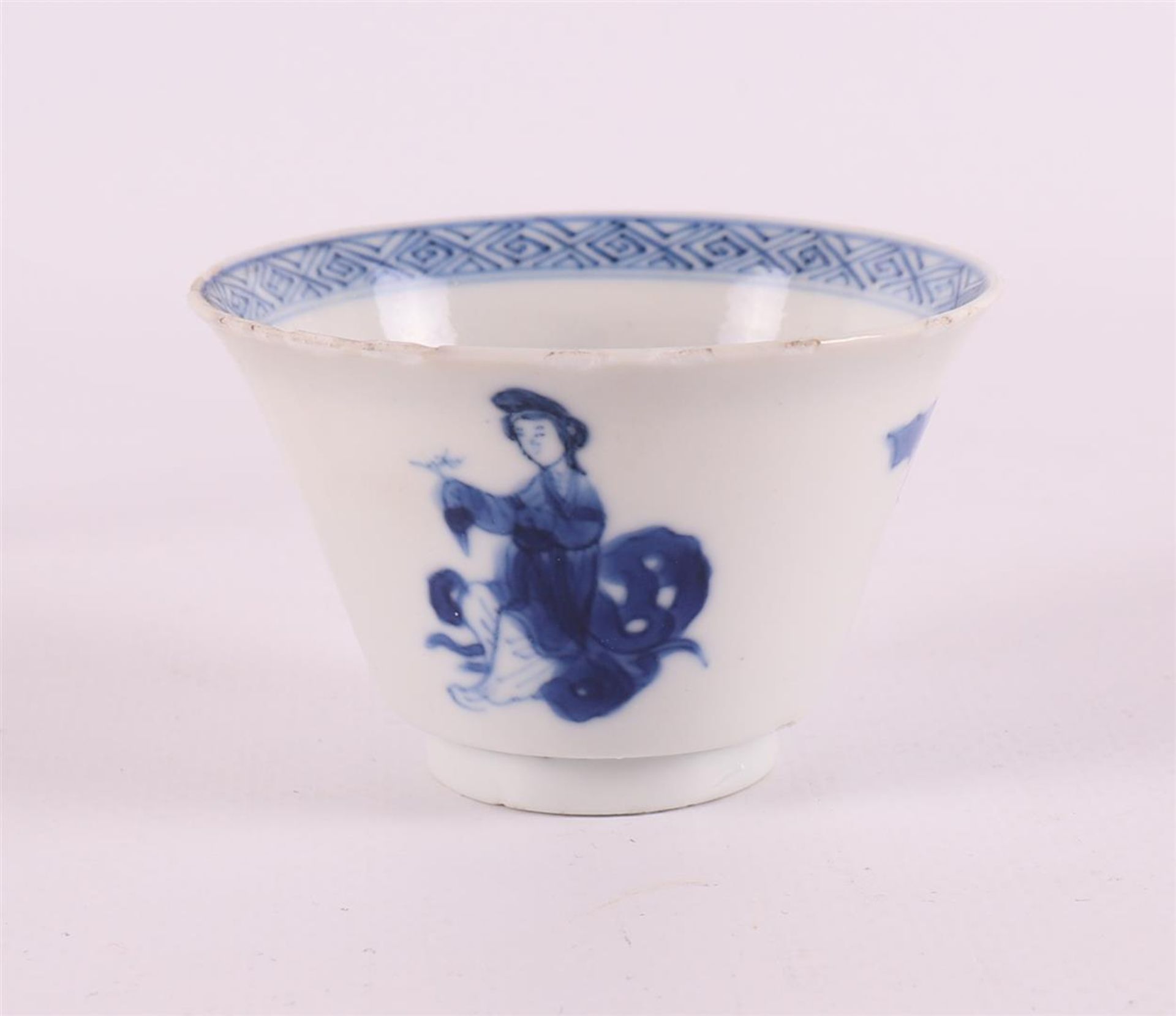 A blue/white porcelain saucer, China, Kangxi, around 1700. - Image 5 of 16