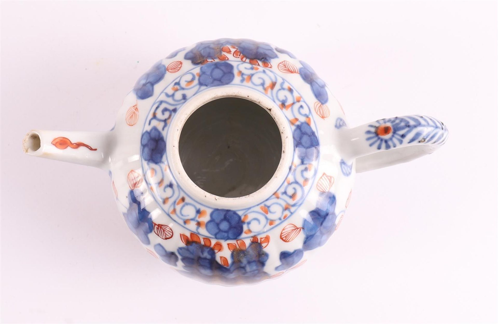 A pumpkin-shaped curved porcelain teapot, China, Qianlong, 18th century. - Bild 17 aus 28