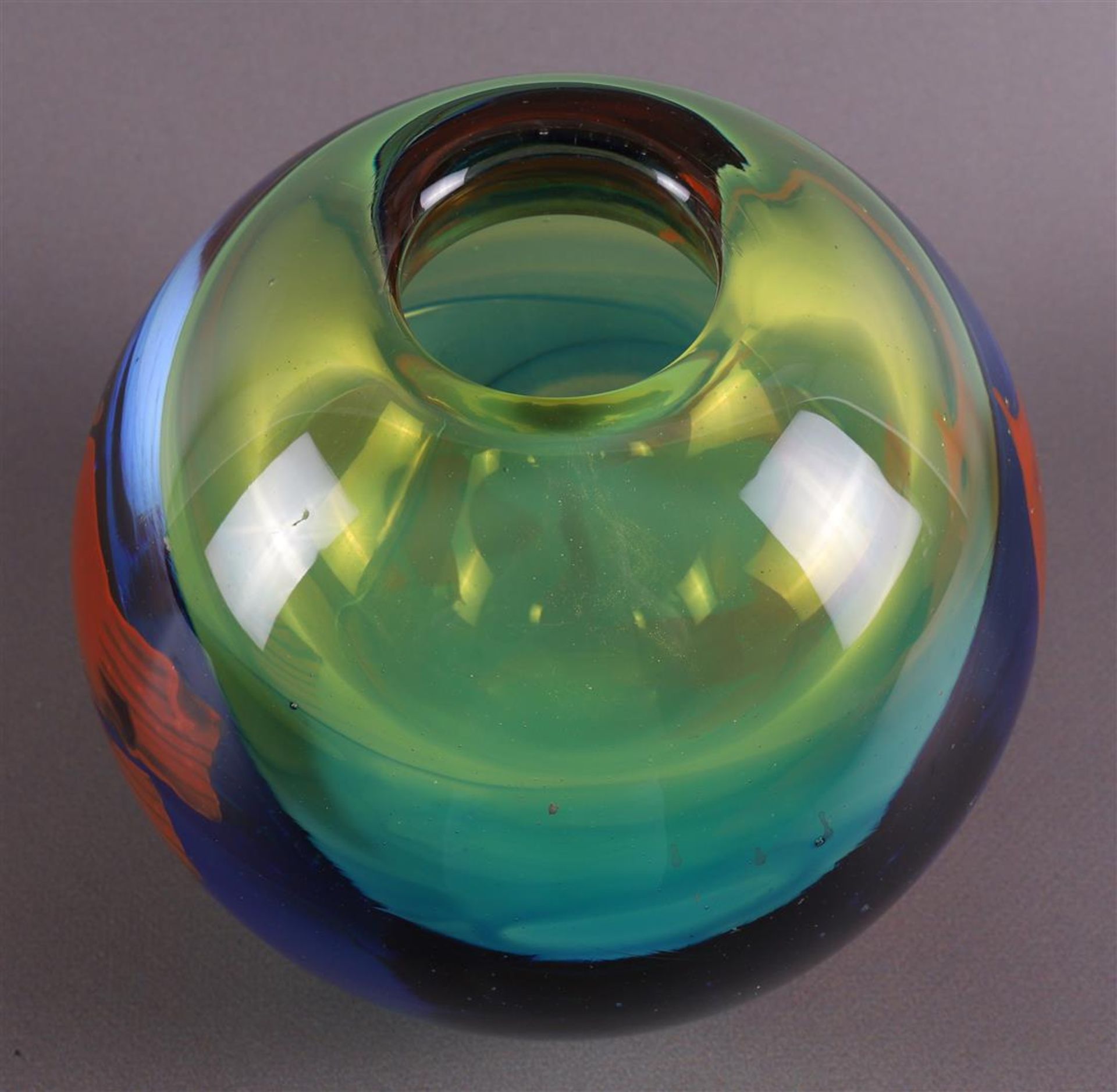 A spherical glass vase 'Diepzee', unique, Willem Heesen. - Bild 5 aus 7