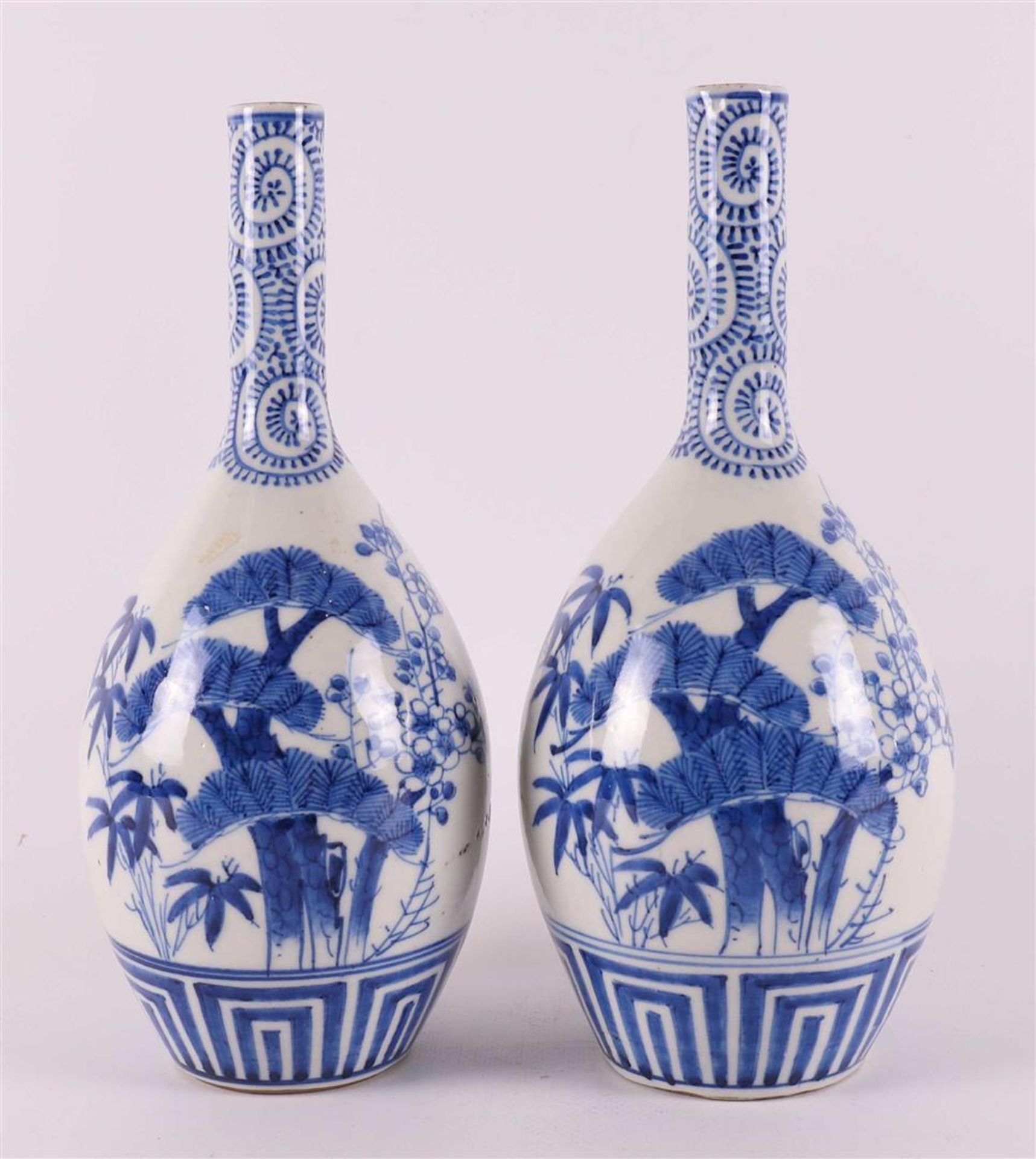 A pair of blue/white porcelain pointed vases, Japan, Meiji, around 1900.