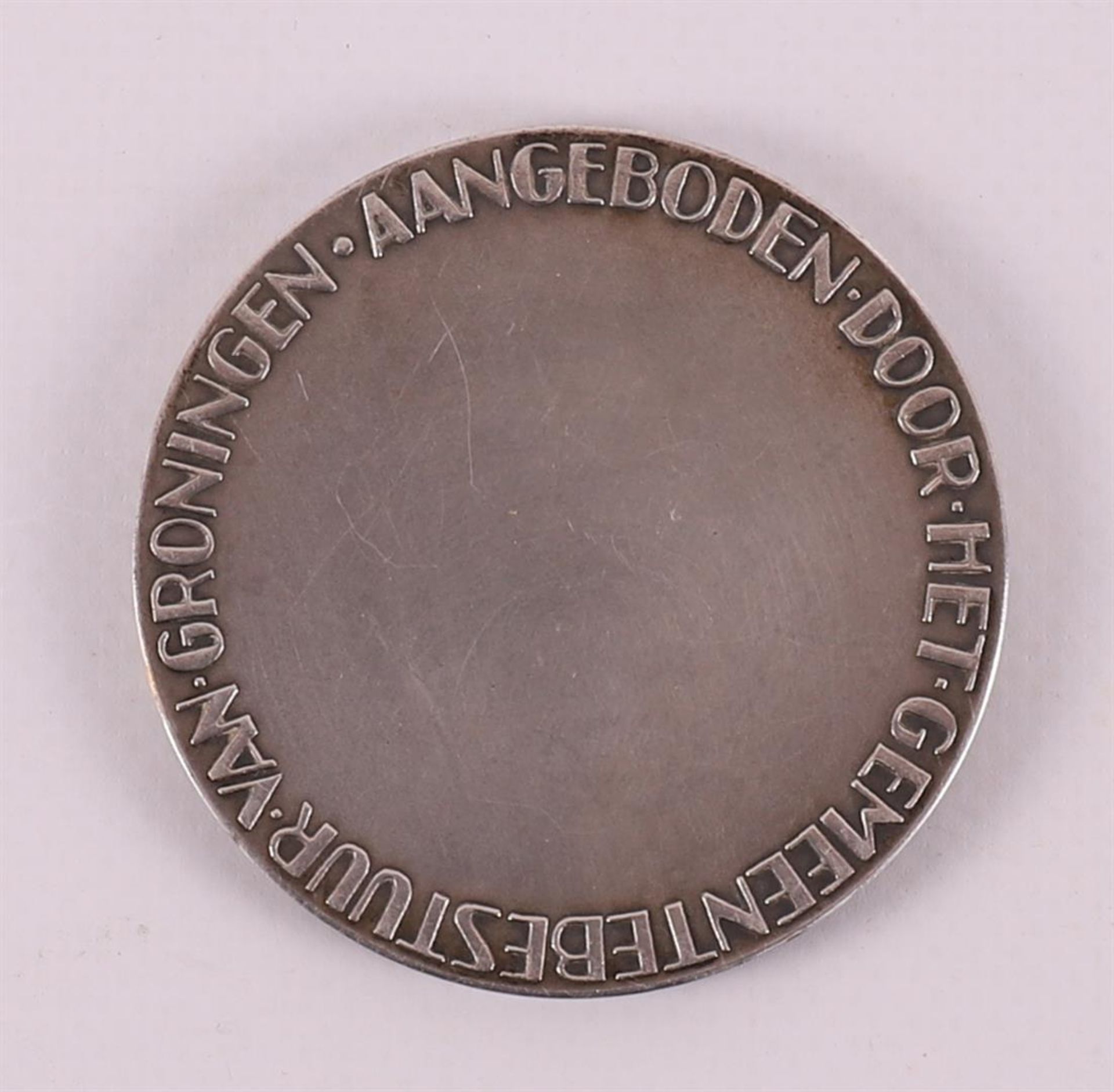 A silver-plated bronze honorary medal from the municipality of Groningen, 20th c - Image 2 of 2