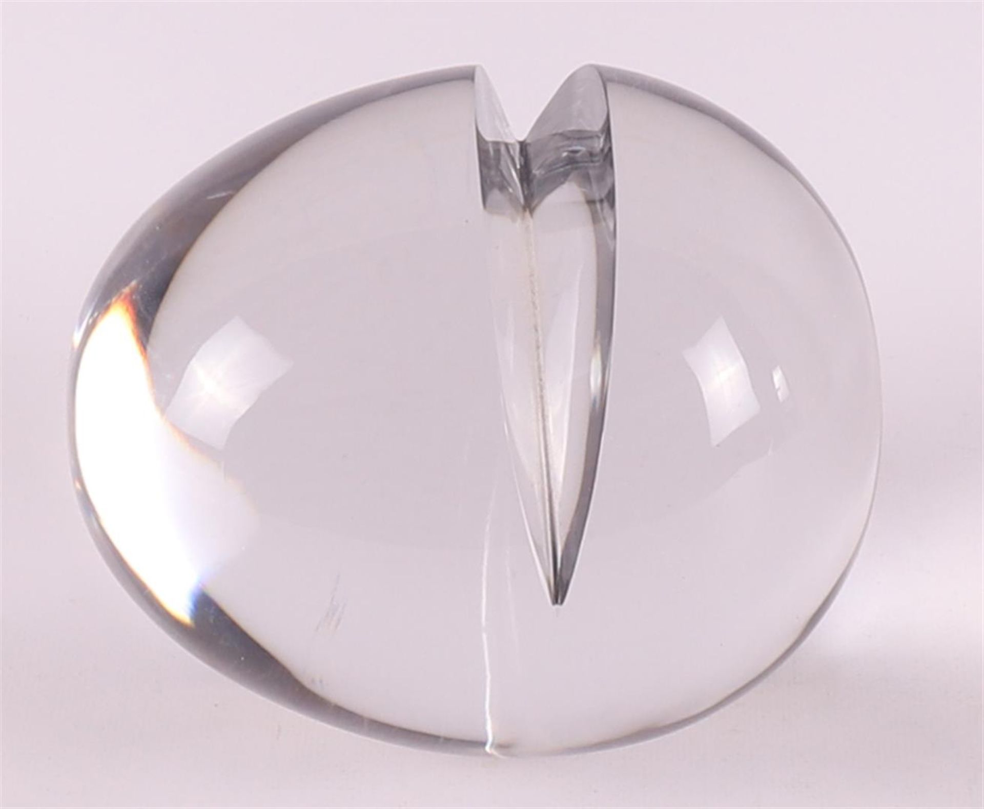 A clear glass design egg with incision, signed on the bottom 'T.H. Riha' - Image 2 of 4