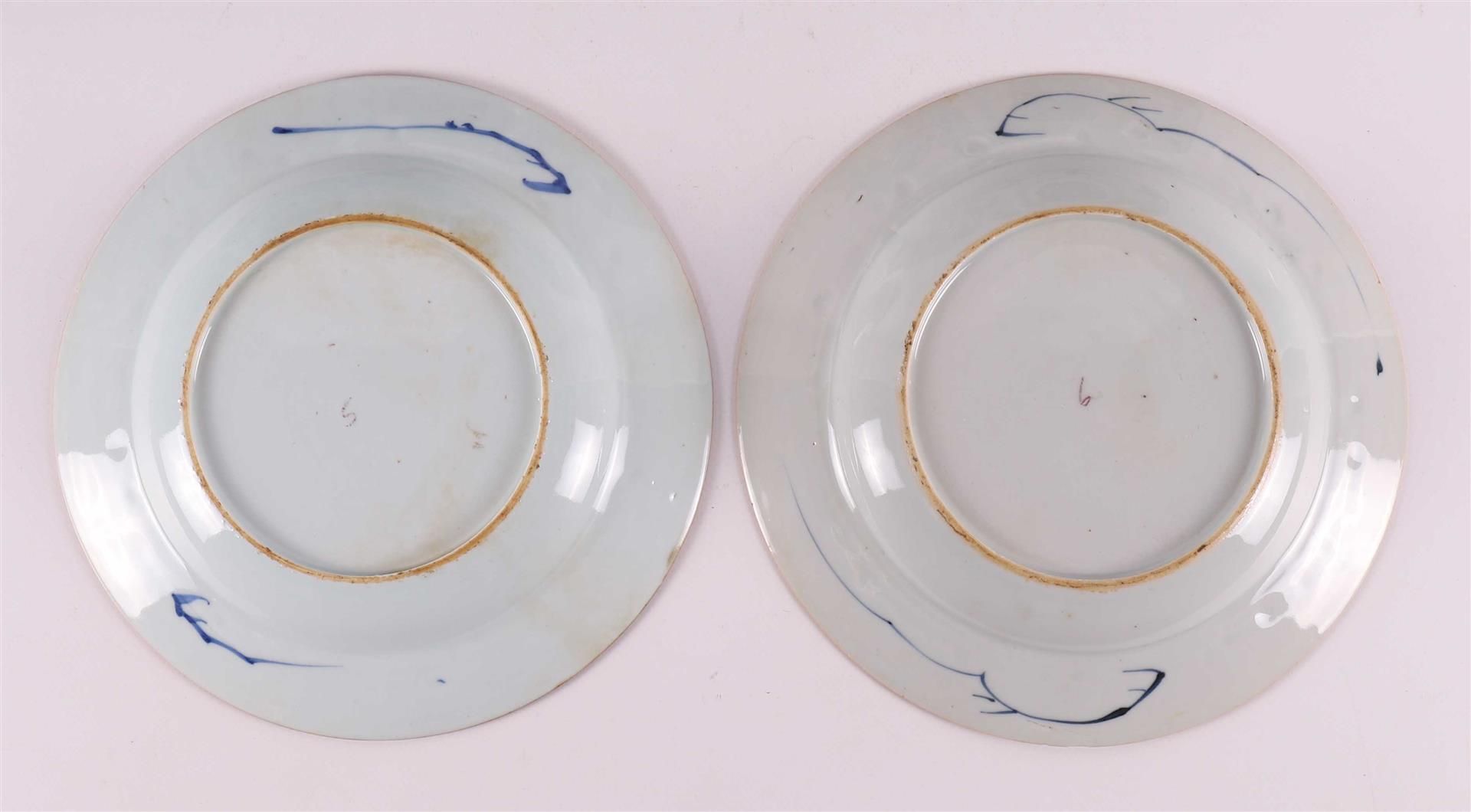 A series of eight blue/white porcelain plates, China, Qianlong, 18th century. - Bild 6 aus 16