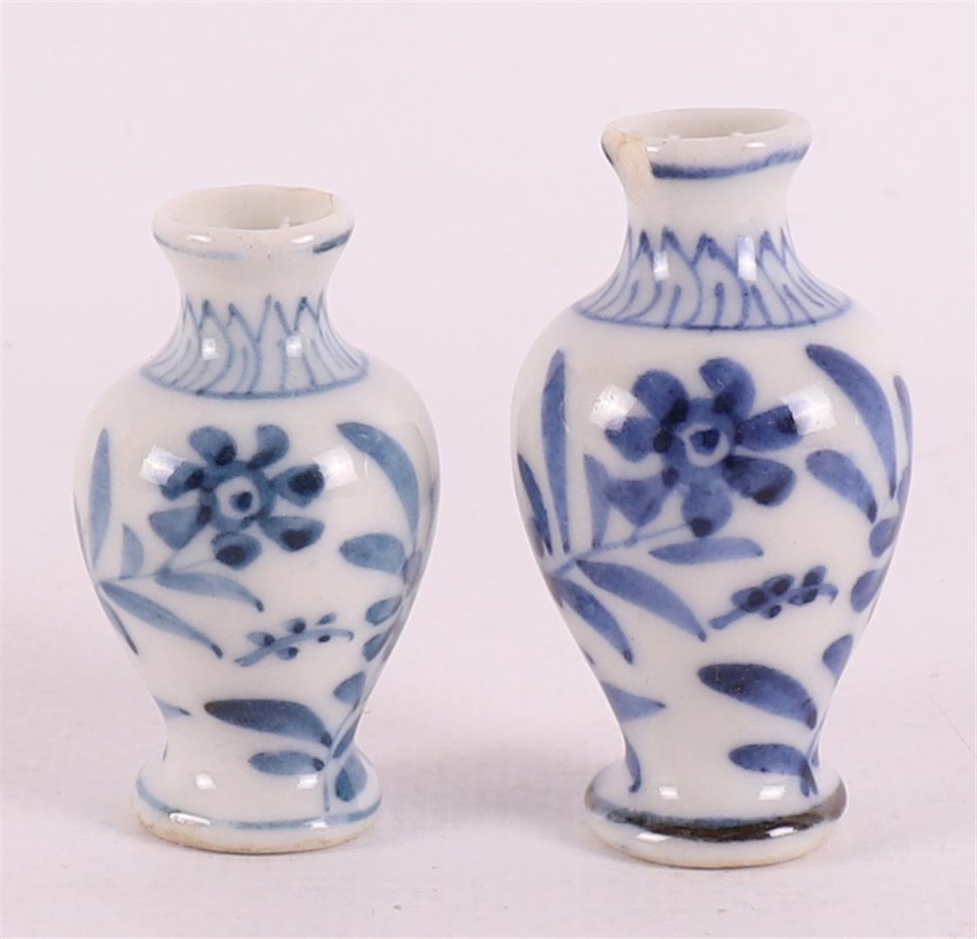 A lot of various blue/white porcelain cups and saucers, China, including Qianlon - Image 20 of 21