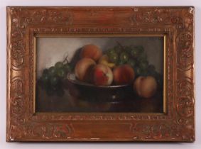 Broedelet, Hetty (Delfshaven 1877-1966) 'Still life with peaches and grapes',