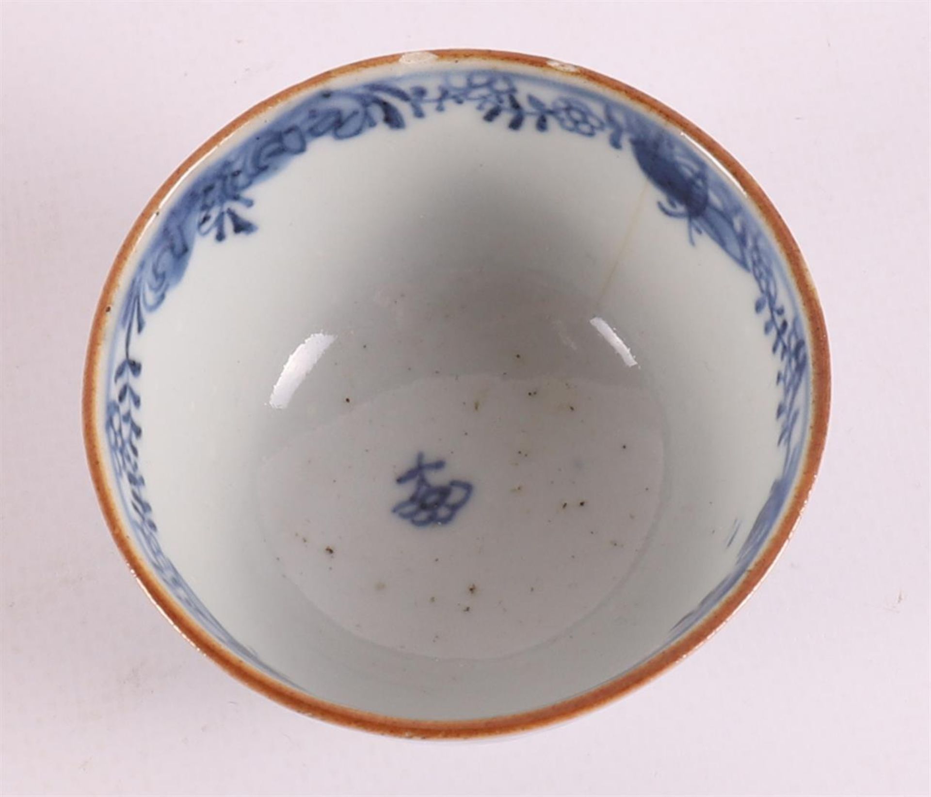 A lot of various blue/white porcelain cups and saucers, China, including Qianlon - Image 16 of 21