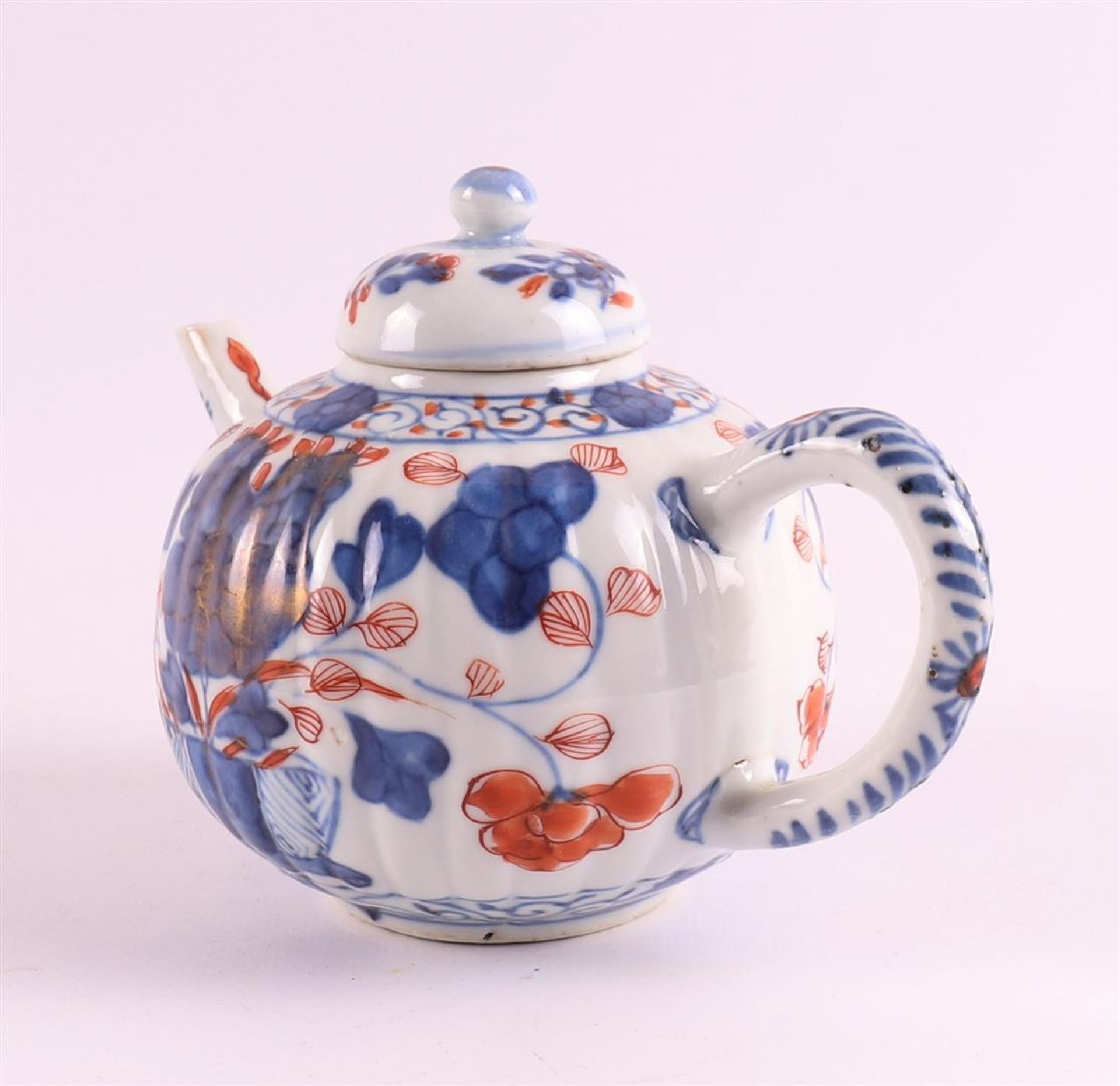 A pumpkin-shaped curved porcelain teapot, China, Qianlong, 18th century. - Bild 16 aus 28