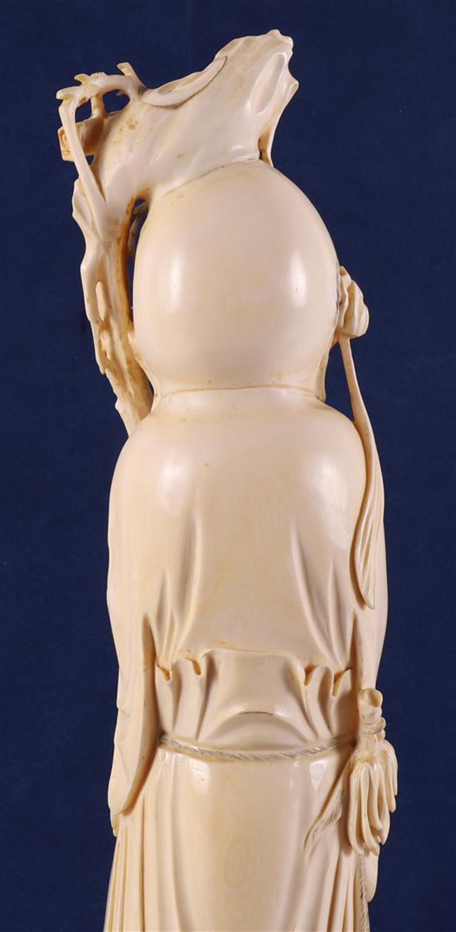 A carved ivory Shou Lao, China, Guangxu (1875-1908), around 1900. - Image 5 of 9