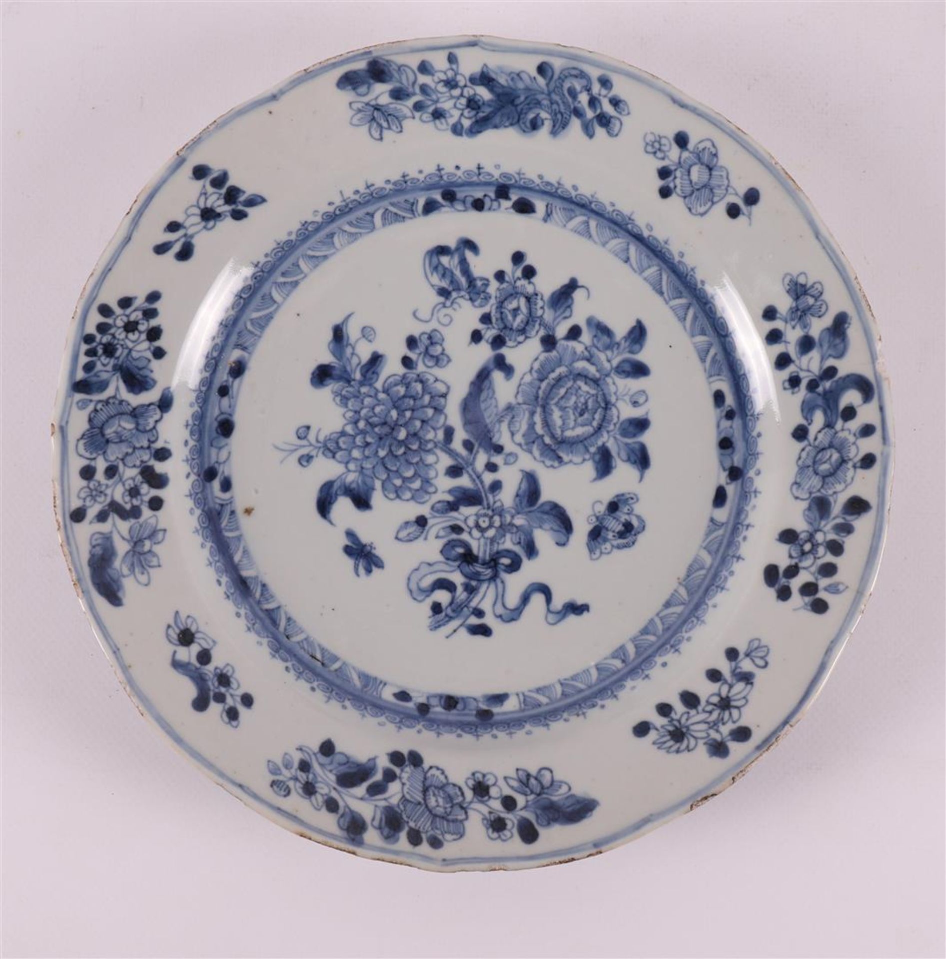 Three various blue/white porcelain plates, China, Qing Dynasty, around 1800. - Image 2 of 10