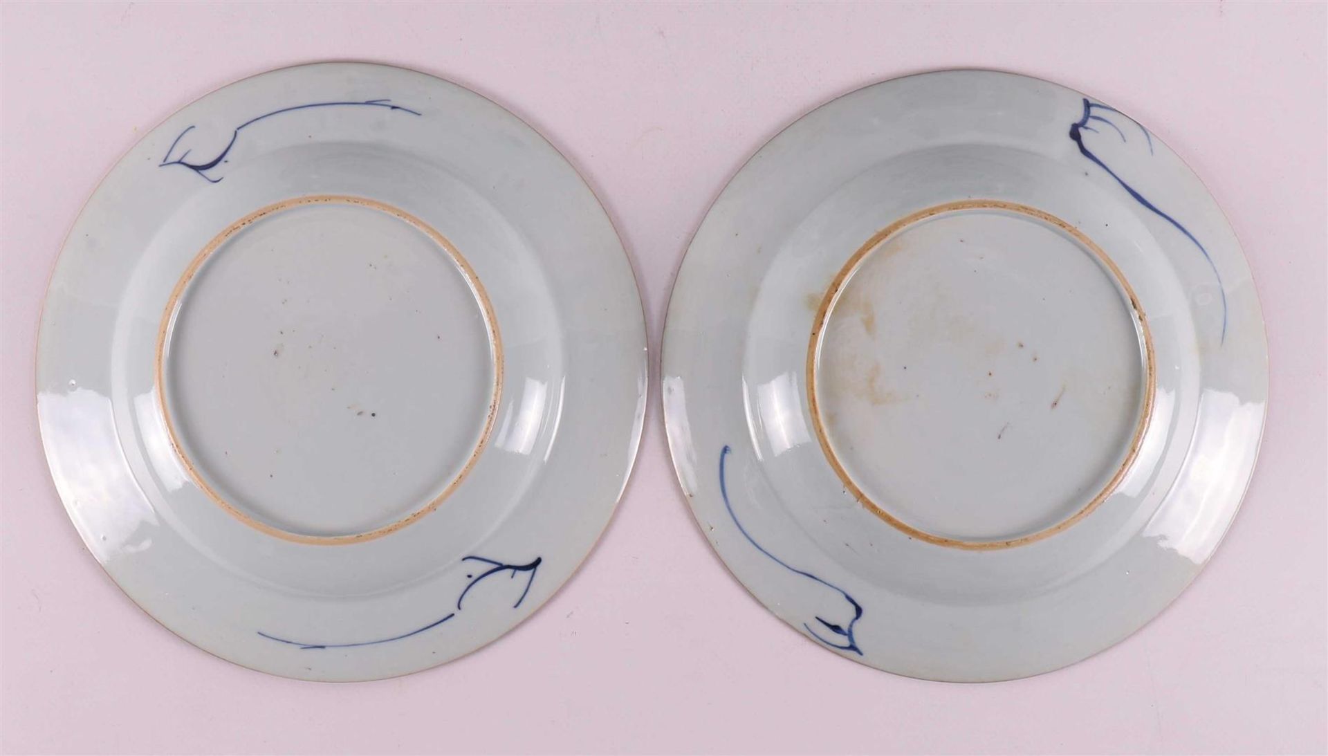 A series of eight blue/white porcelain plates, China, Qianlong, 18th century. - Bild 10 aus 16