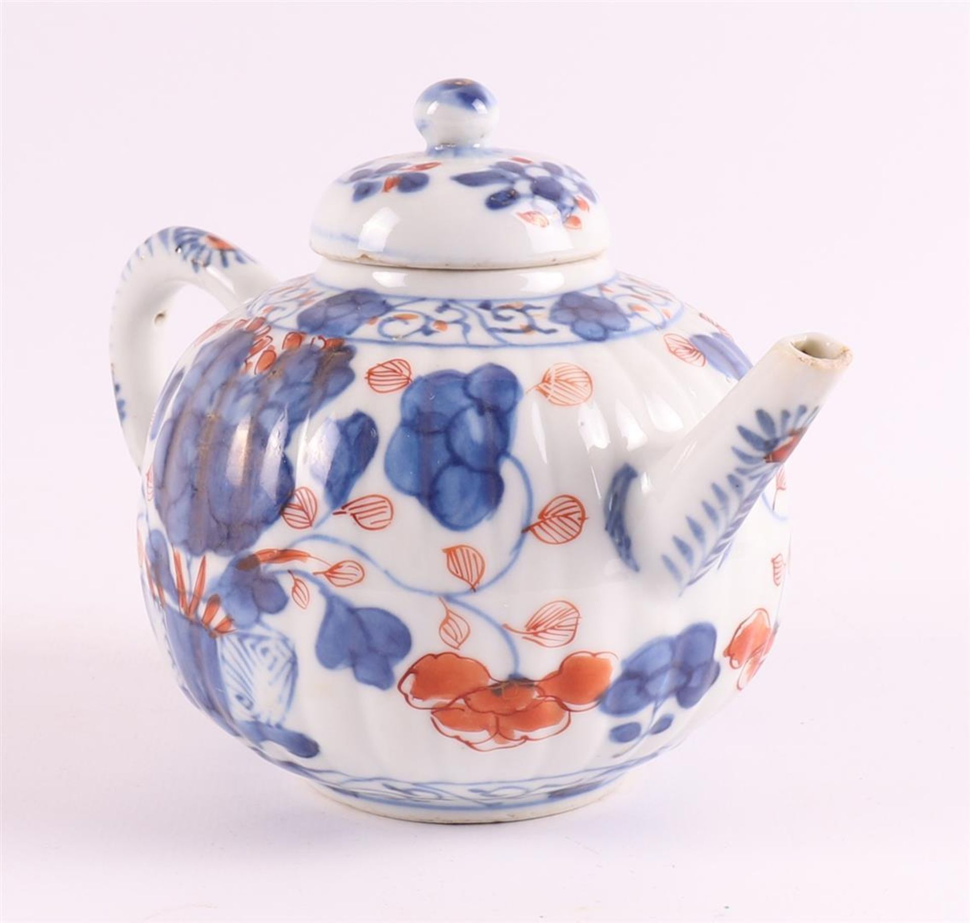 A pumpkin-shaped curved porcelain teapot, China, Qianlong, 18th century. - Bild 14 aus 28