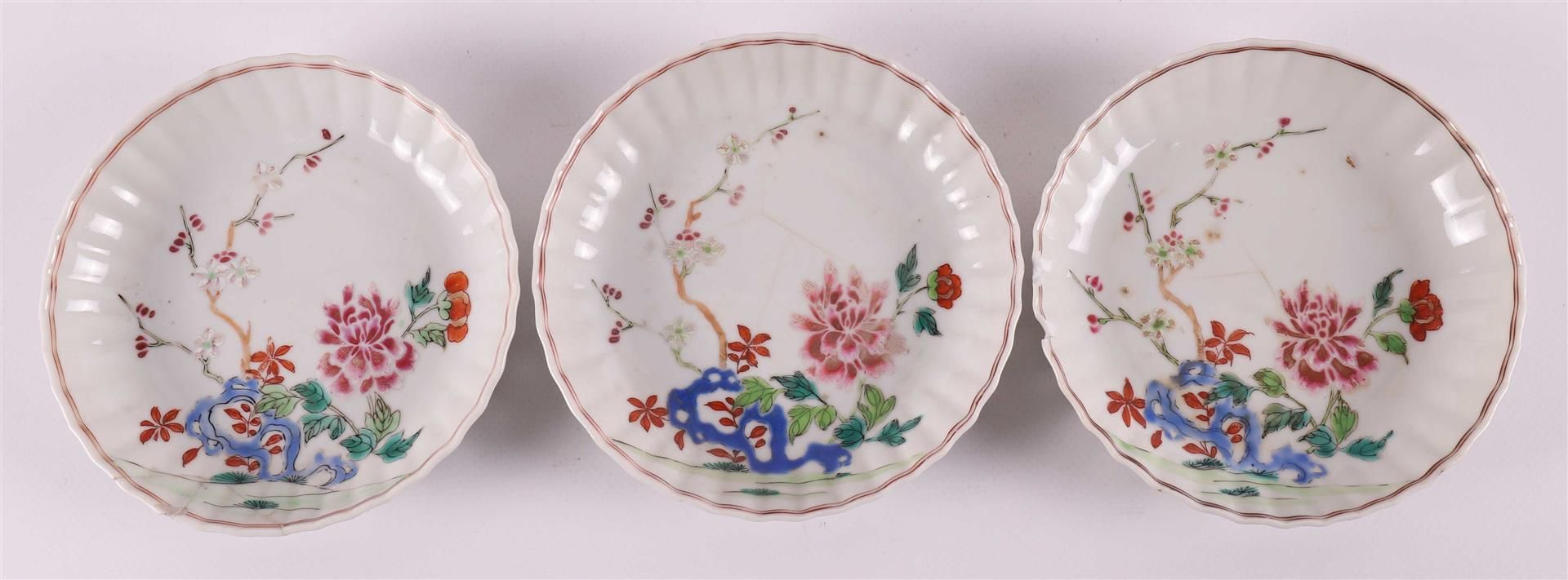 A lot of various Chinese porcelain, including cups and saucers, China 18th/19th  - Bild 9 aus 26