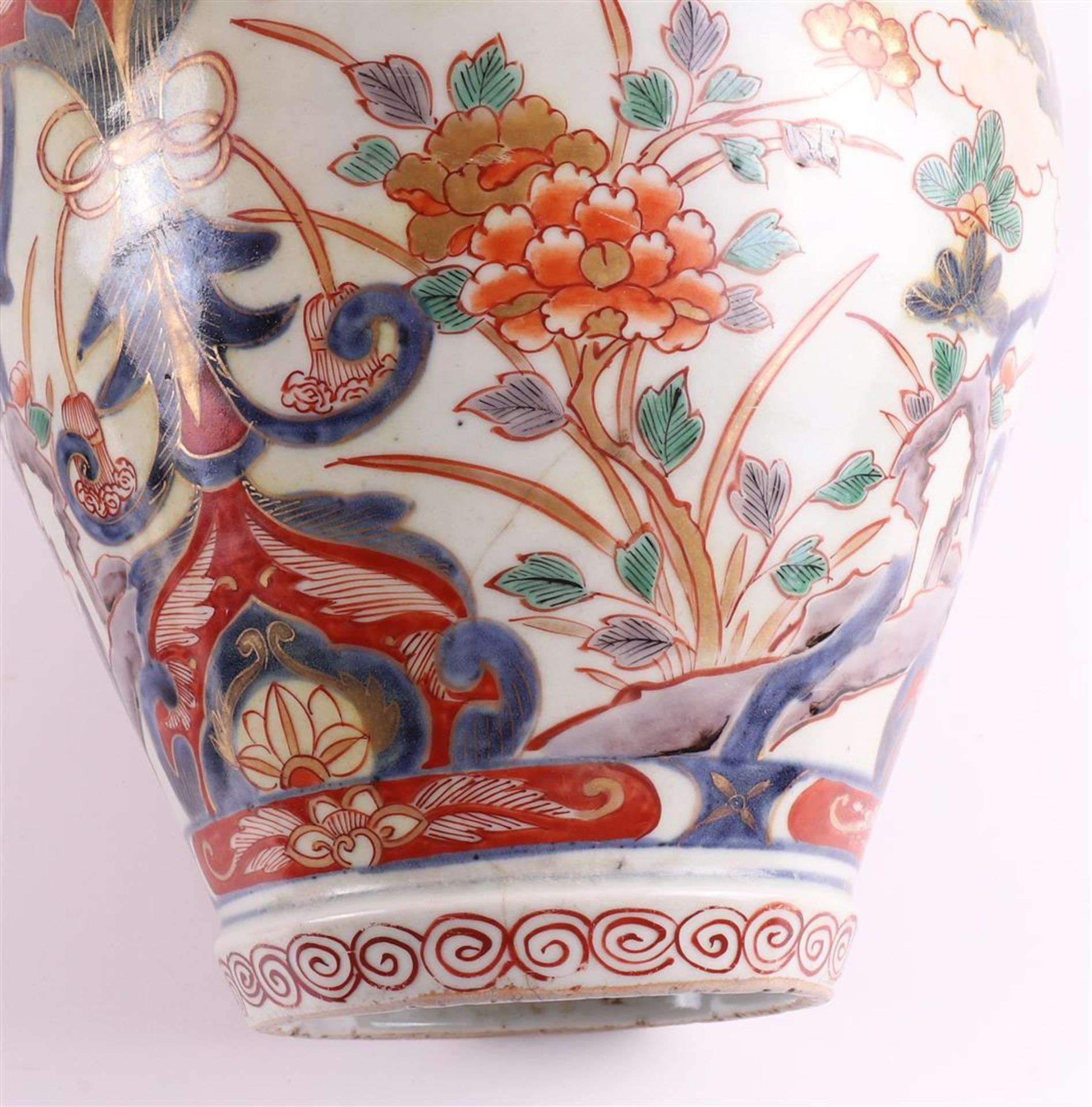 A porcelain Imari vase, Japan, Edo, early 18th century. - Bild 11 aus 11