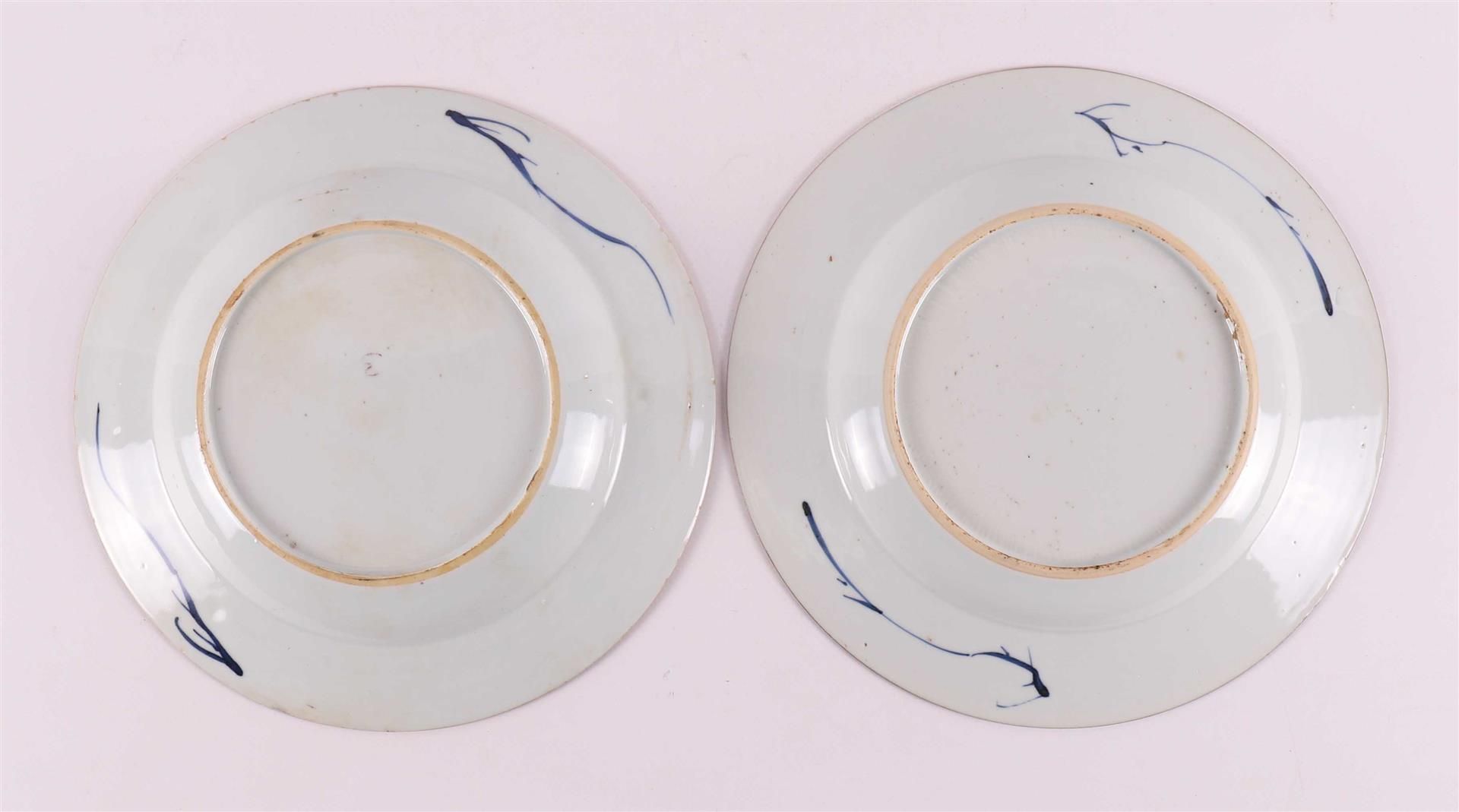 A series of eight blue/white porcelain plates, China, Qianlong, 18th century. - Bild 14 aus 16