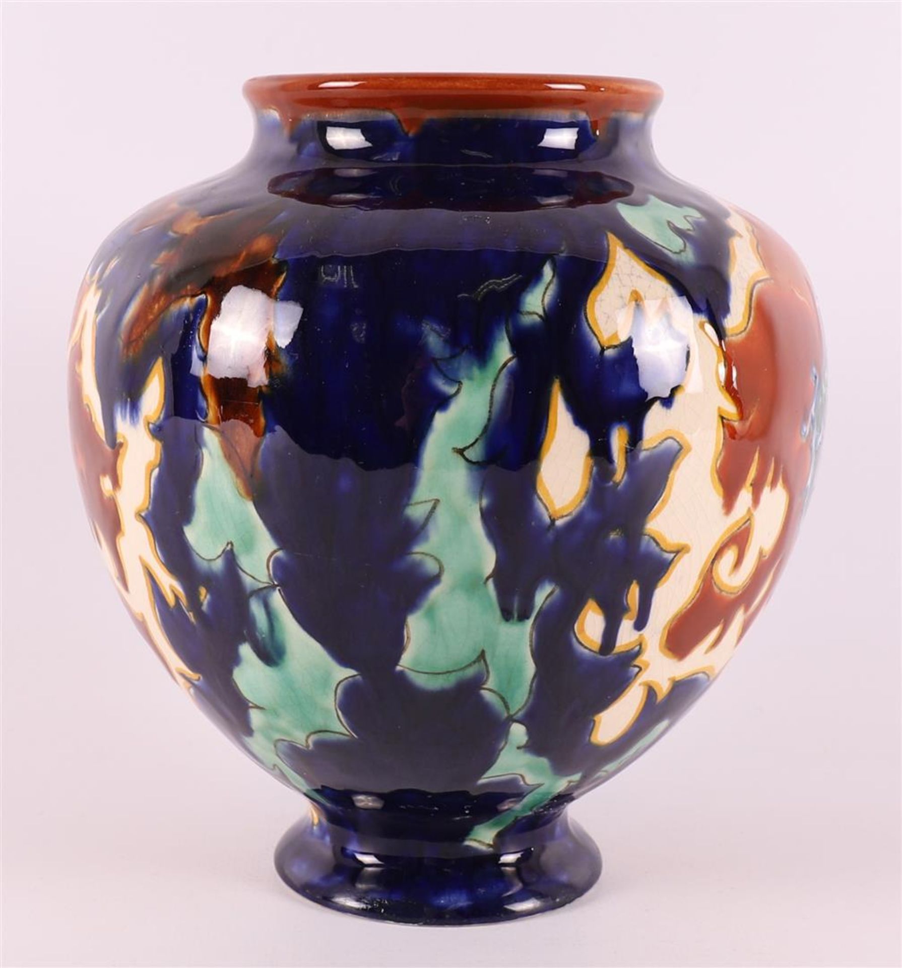 A glossy earthenware baluster-shaped vase, South Holland 1919. - Bild 2 aus 6
