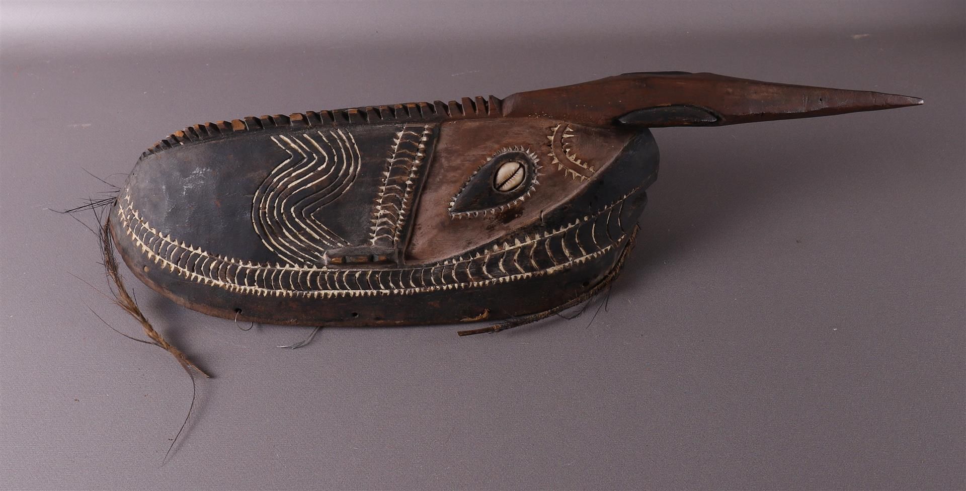 Ethnography/Tribal. A wooden mask, Sepik, Papua New Guinea. - Image 3 of 4