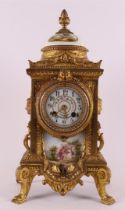 A mantel clock in gilt composite metal casing, late 19th century.