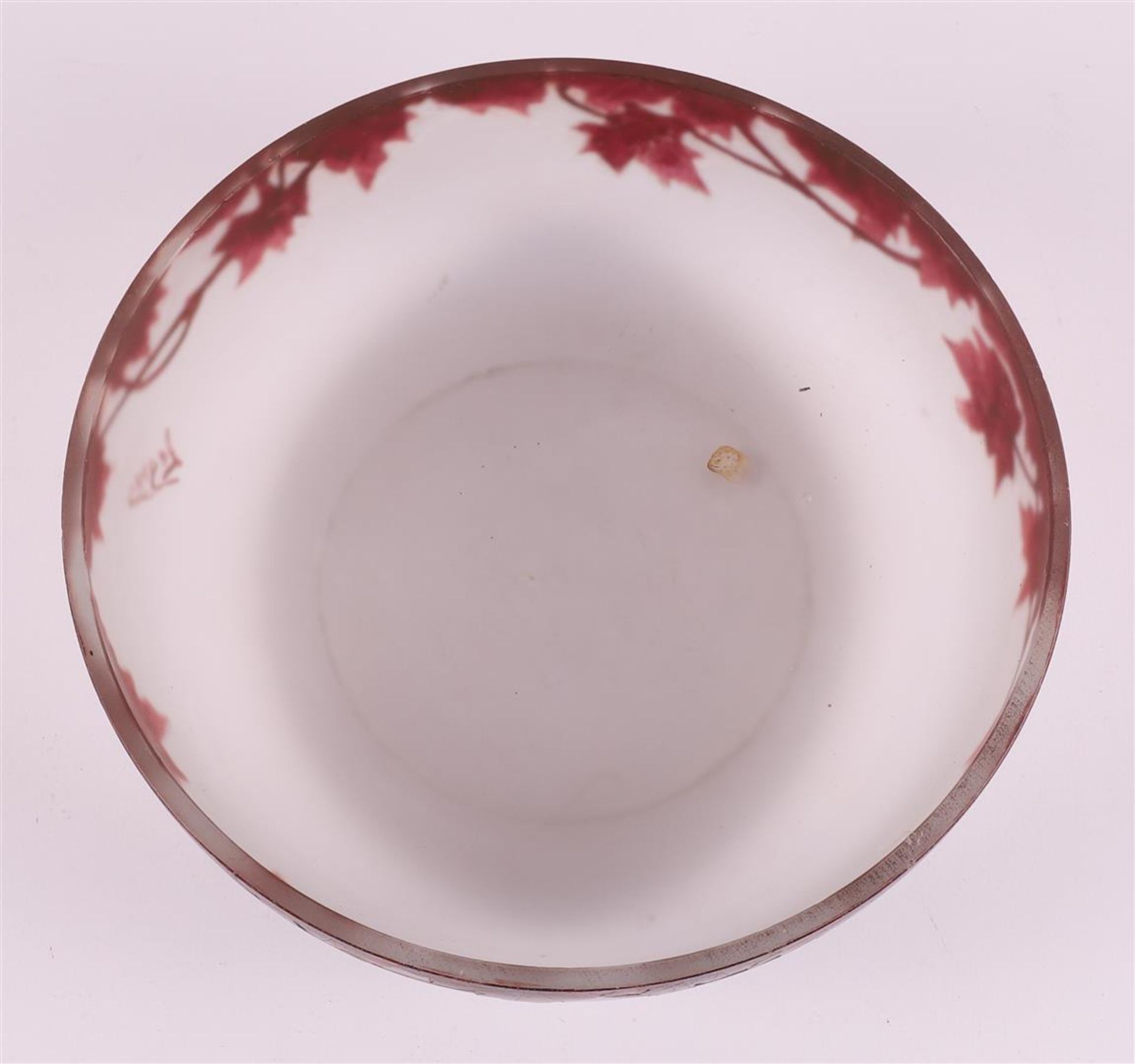A white satin-finished fruit bowl, France, Legras, around 1900. - Image 5 of 6