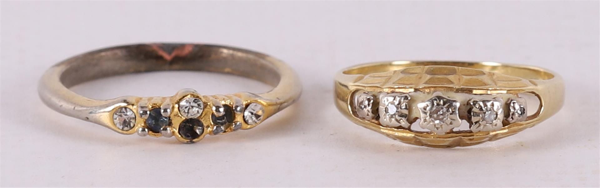 A 14 kt yellow gold ring set with five brilliant cut diamonds,