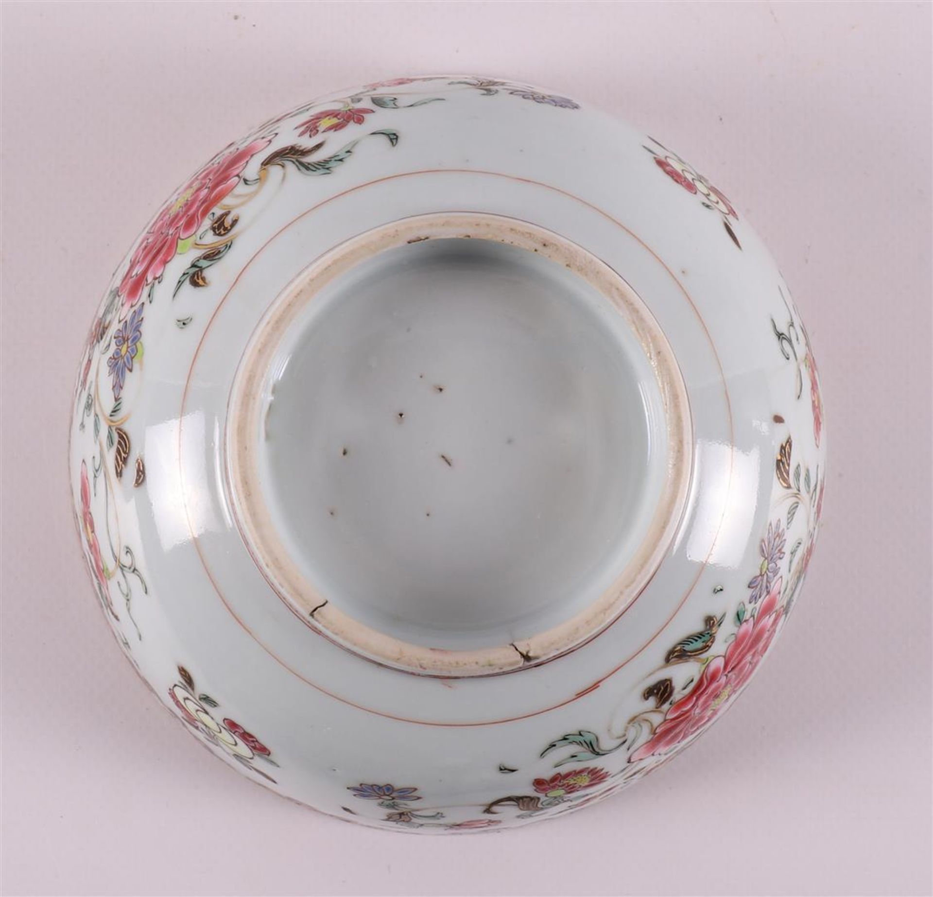 Three famille rose porcelain bowls on stand ring, China, Qianlong, 18th century. - Image 13 of 13