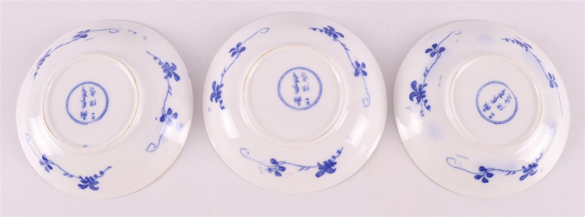A lot of various blue/white porcelain cups and saucers, China, including Qianlon - Image 7 of 21