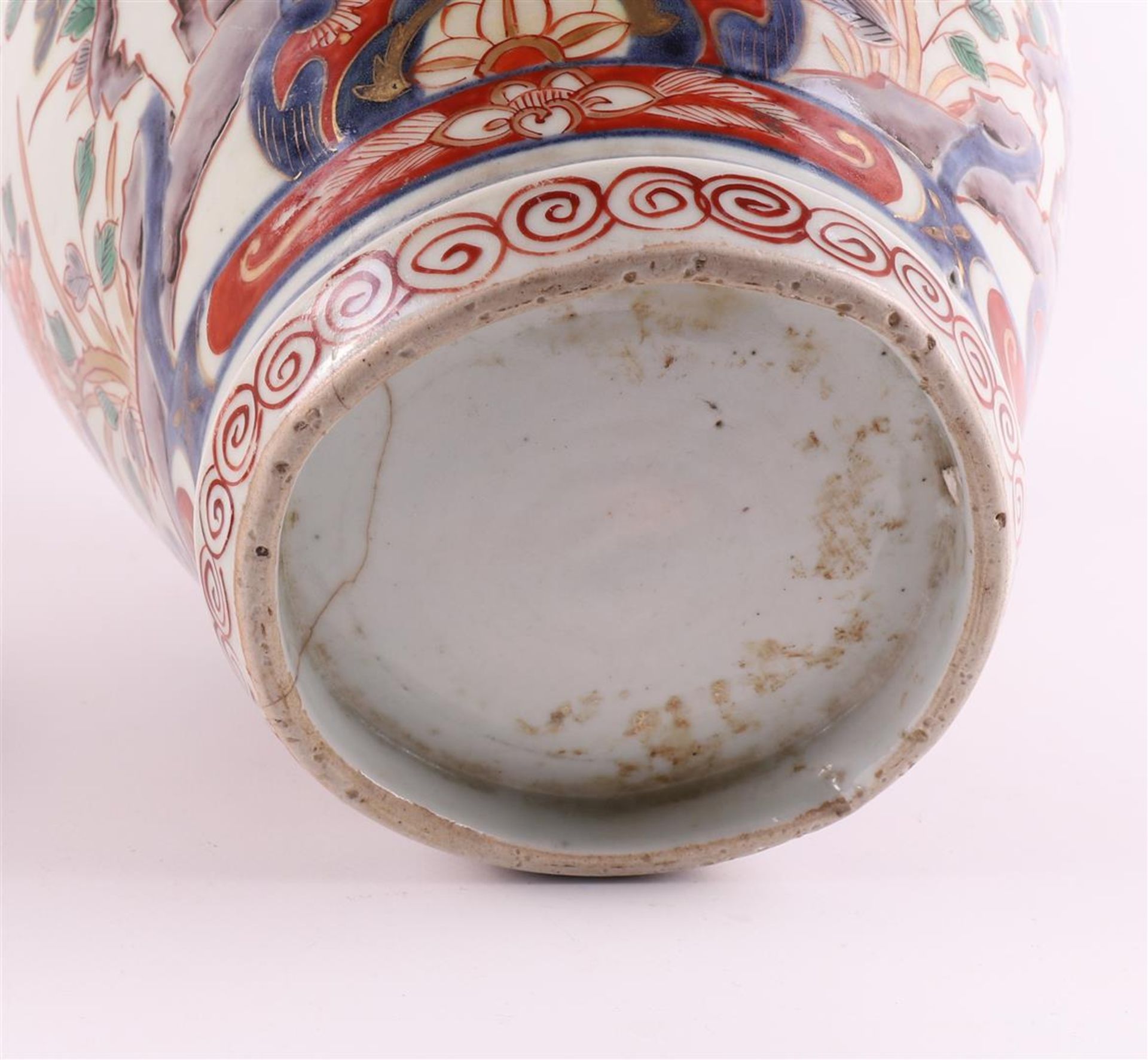 A porcelain Imari vase, Japan, Edo, early 18th century. - Bild 9 aus 11
