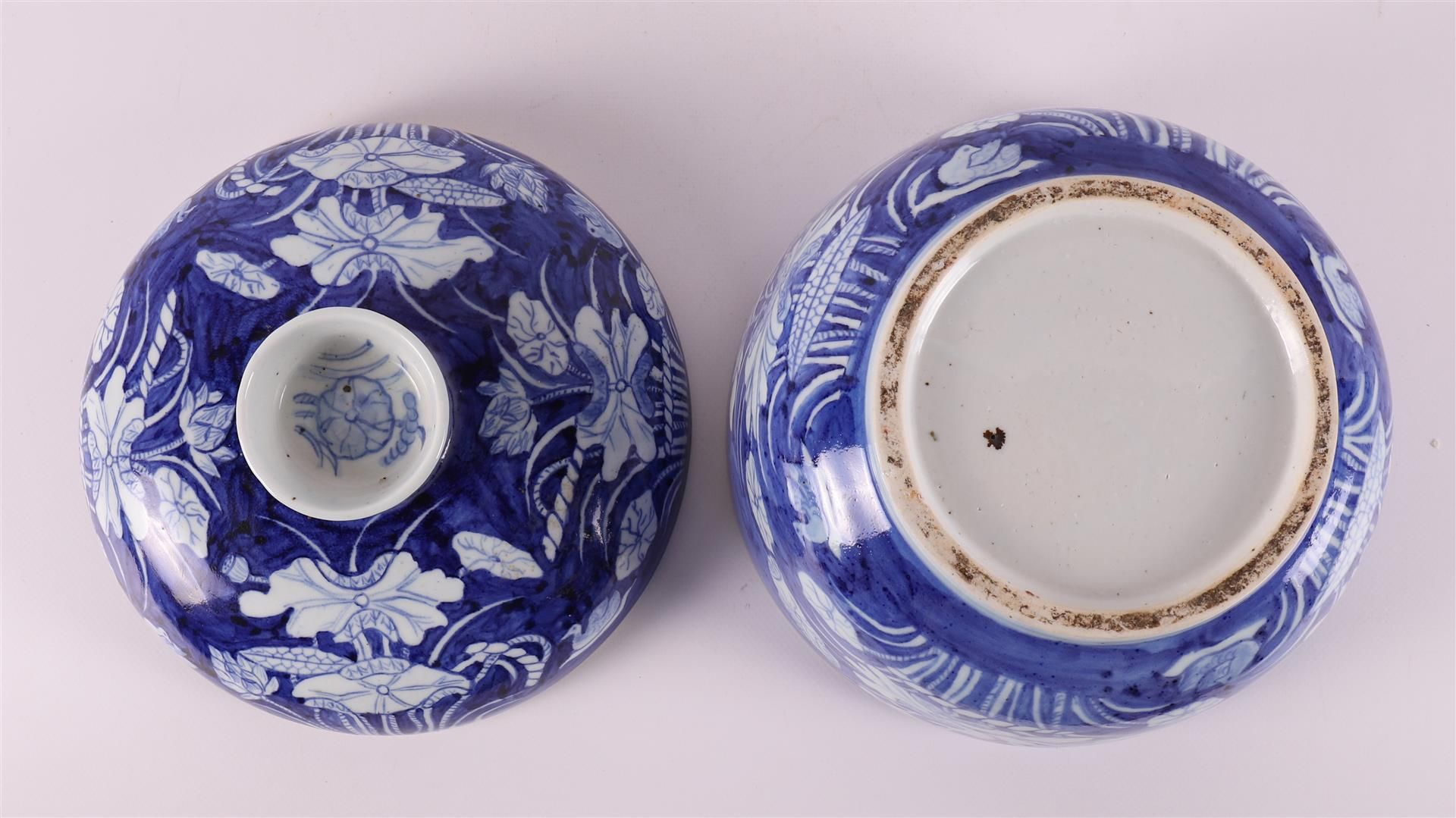 A blue/white porcelain lidded jar, China, 20th/21st century. - Bild 5 aus 6