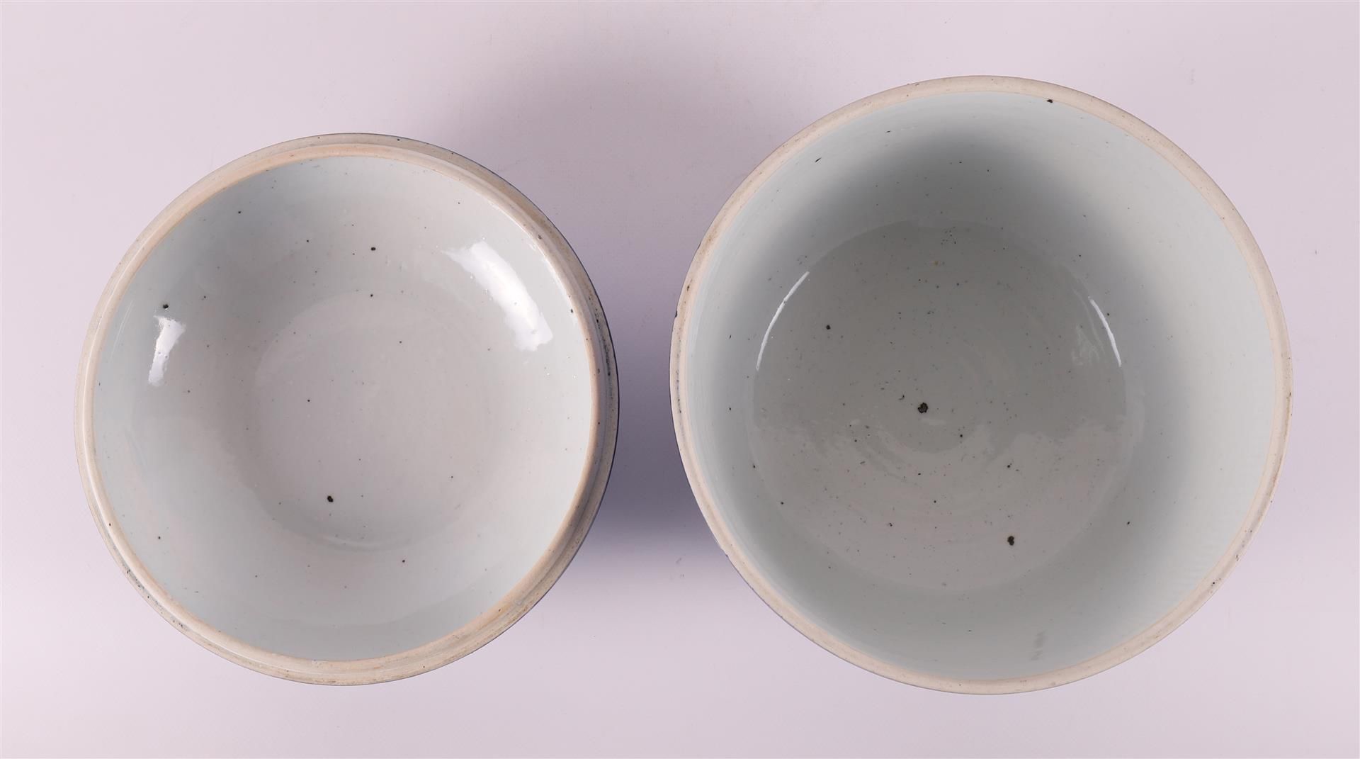 A blue/white porcelain lidded jar, China, 20th/21st century. - Bild 6 aus 6