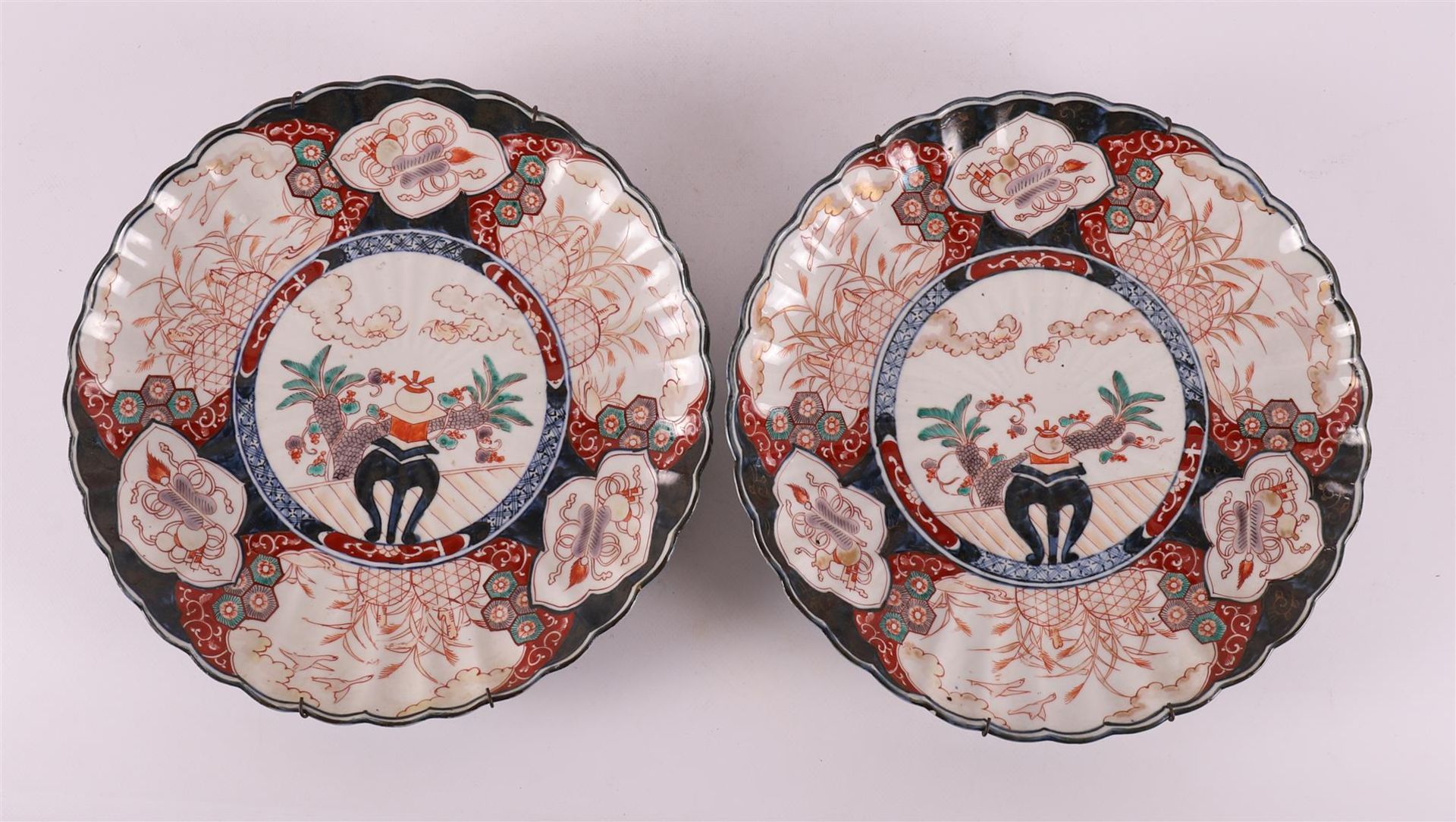 A pair of contoured porcelain Imari dishes, Japan, Meiji, late 19th century. - Image 5 of 11