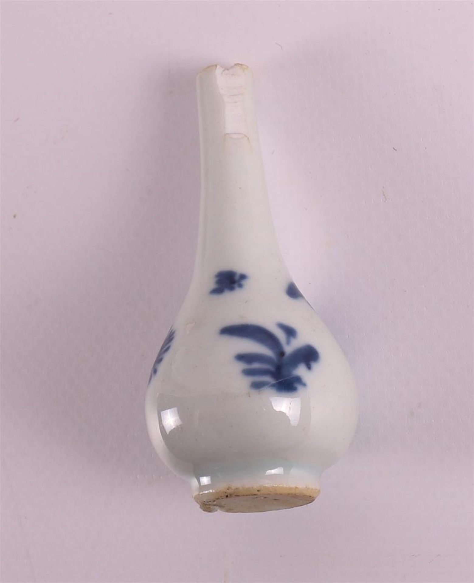 A blue/white porcelain saucer, China, Kangxi, around 1700. - Image 14 of 16