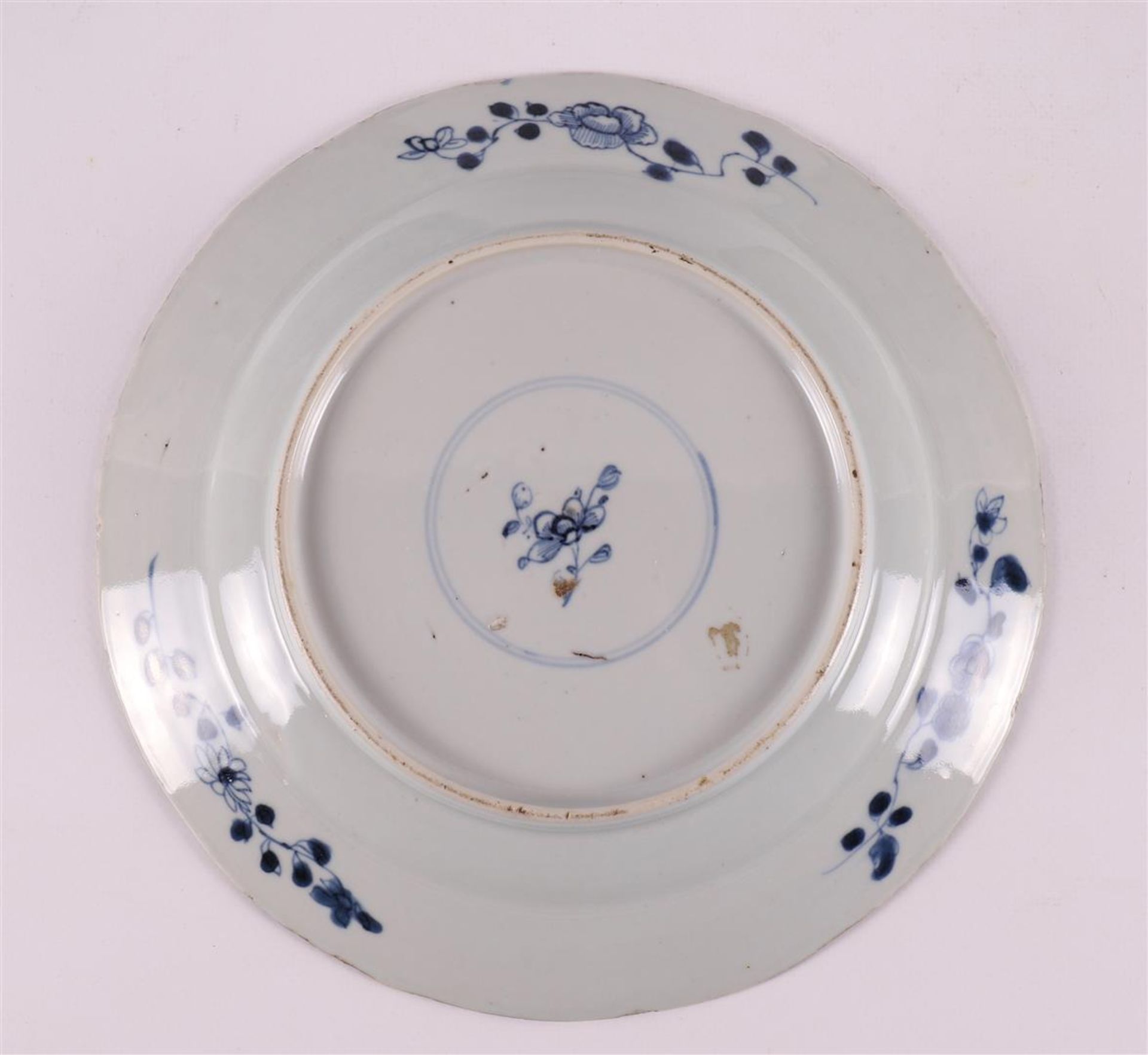 Three various blue/white porcelain plates, China, Qing Dynasty, around 1800. - Image 4 of 10