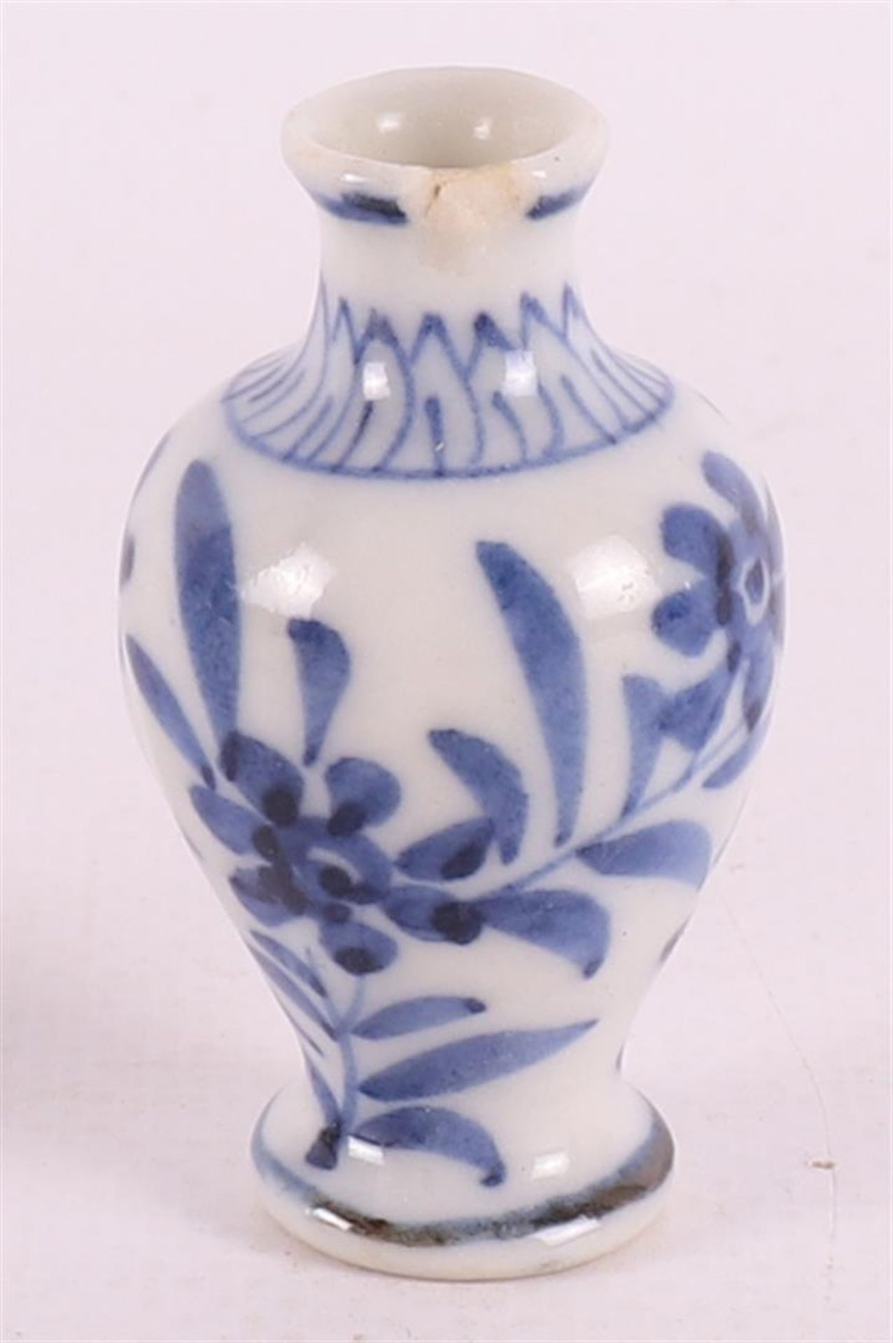 A lot of various blue/white porcelain cups and saucers, China, including Qianlon - Image 21 of 21