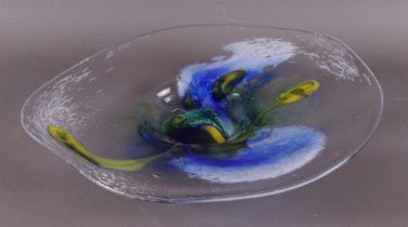 A free-blown organically shaped bowl, studio glass, design: Cees van Olst