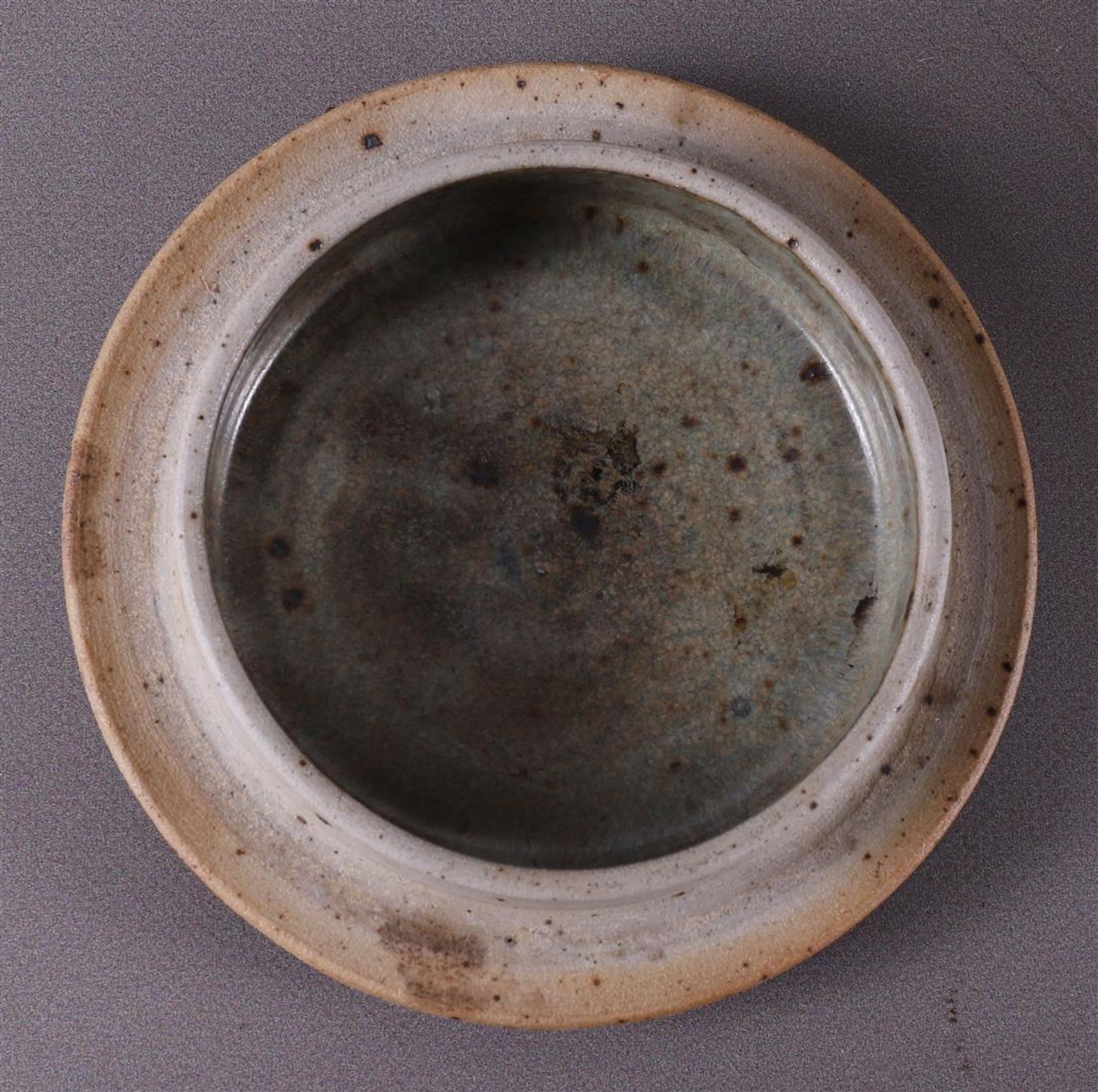 A brown and blue glazed earthenware lidded jar, Han Boerrichter (1935) - Bild 5 aus 5