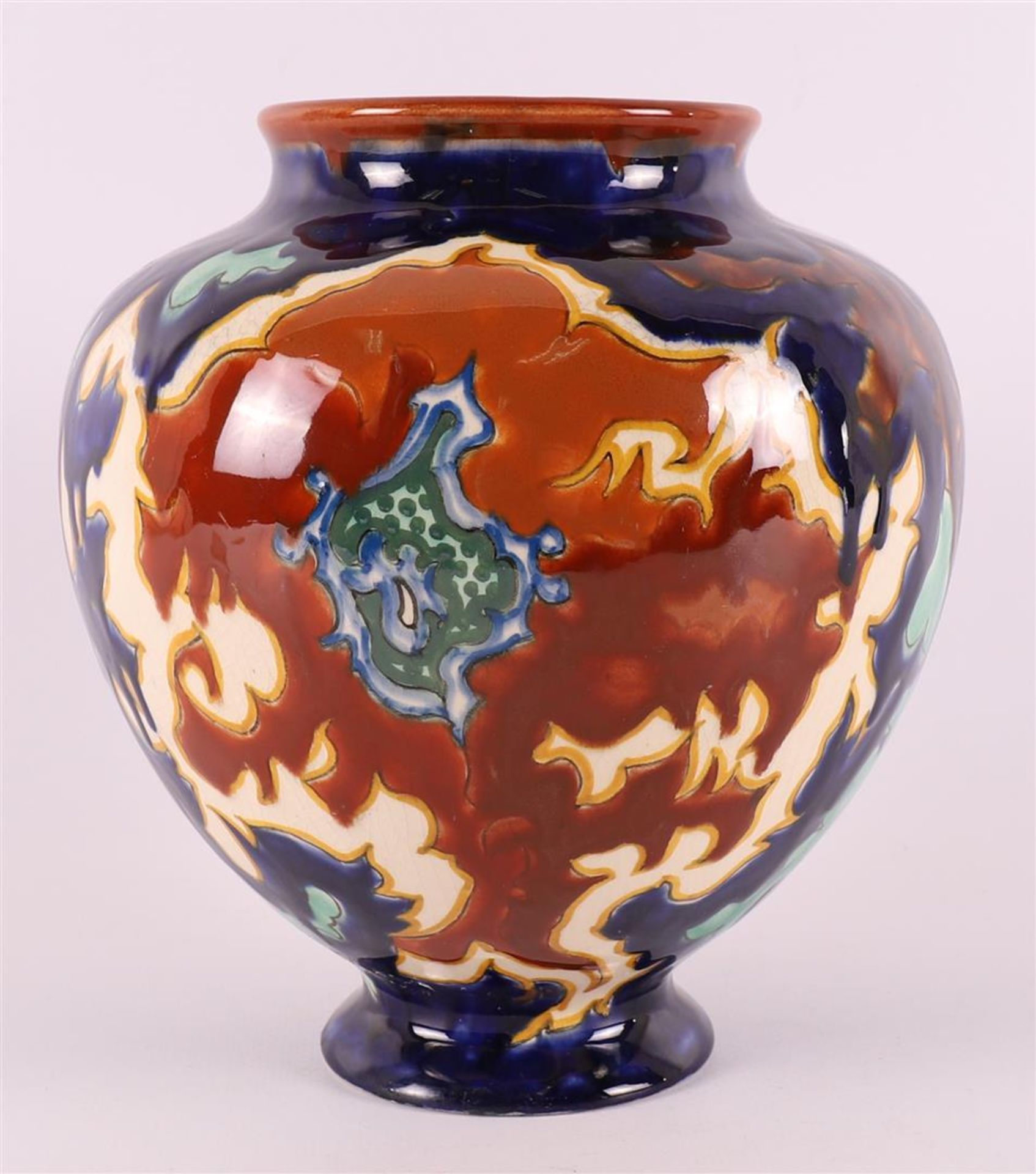 A glossy earthenware baluster-shaped vase, South Holland 1919. - Bild 3 aus 6