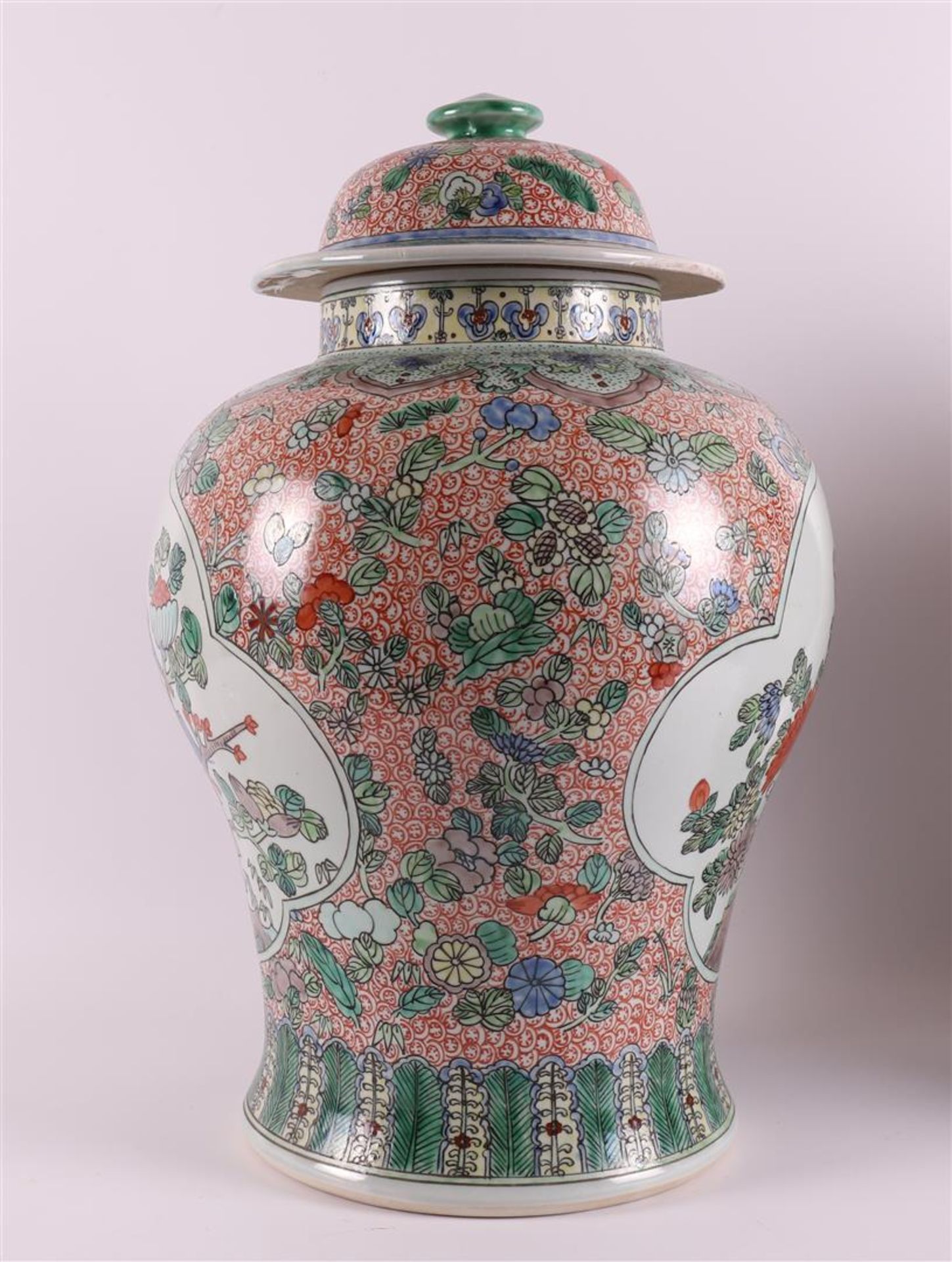A pair of baluster-shaped famille verte covered vases, China, 20th/21st century. - Image 3 of 24