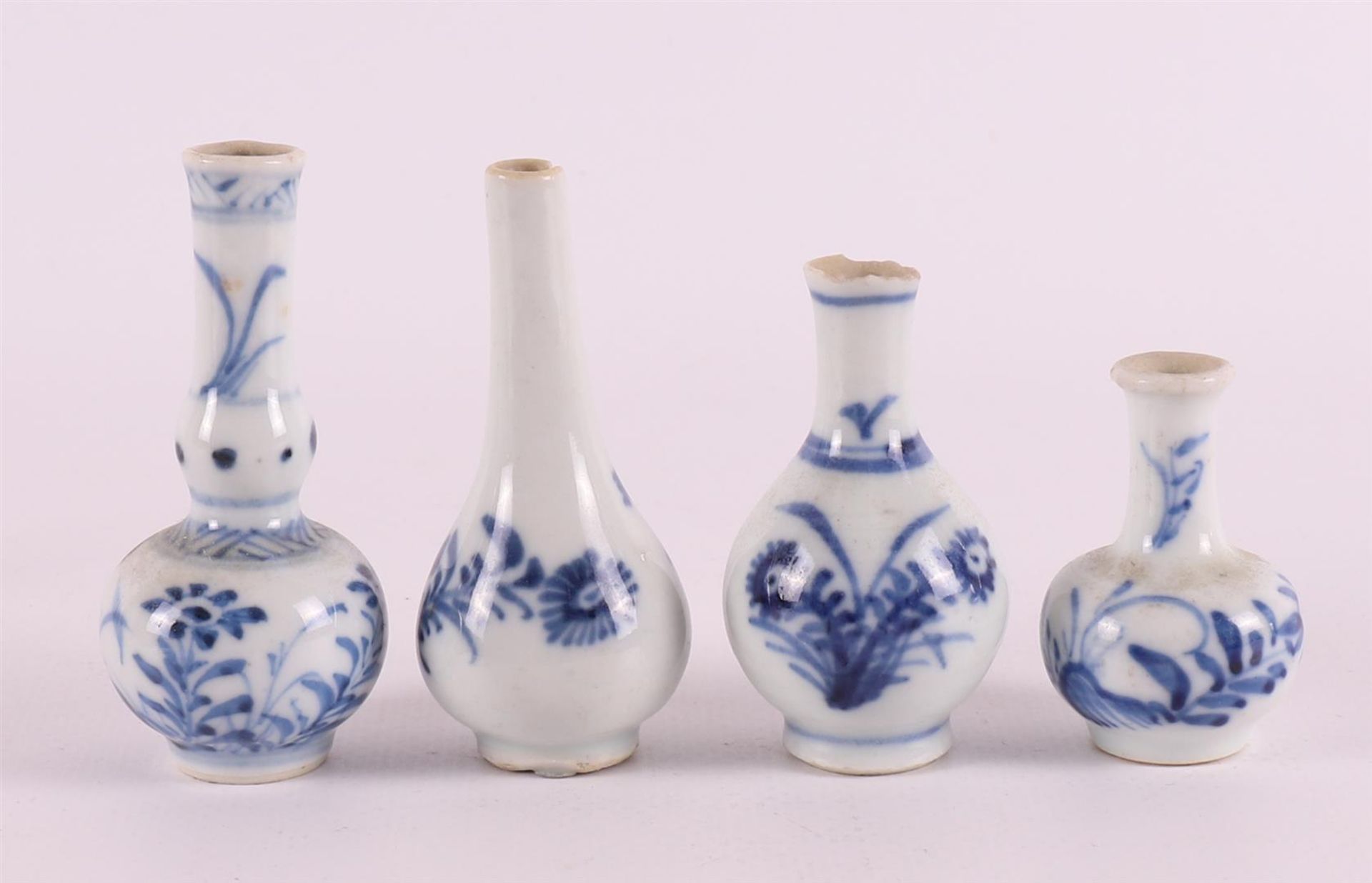 A blue/white porcelain saucer, China, Kangxi, around 1700. - Image 11 of 16