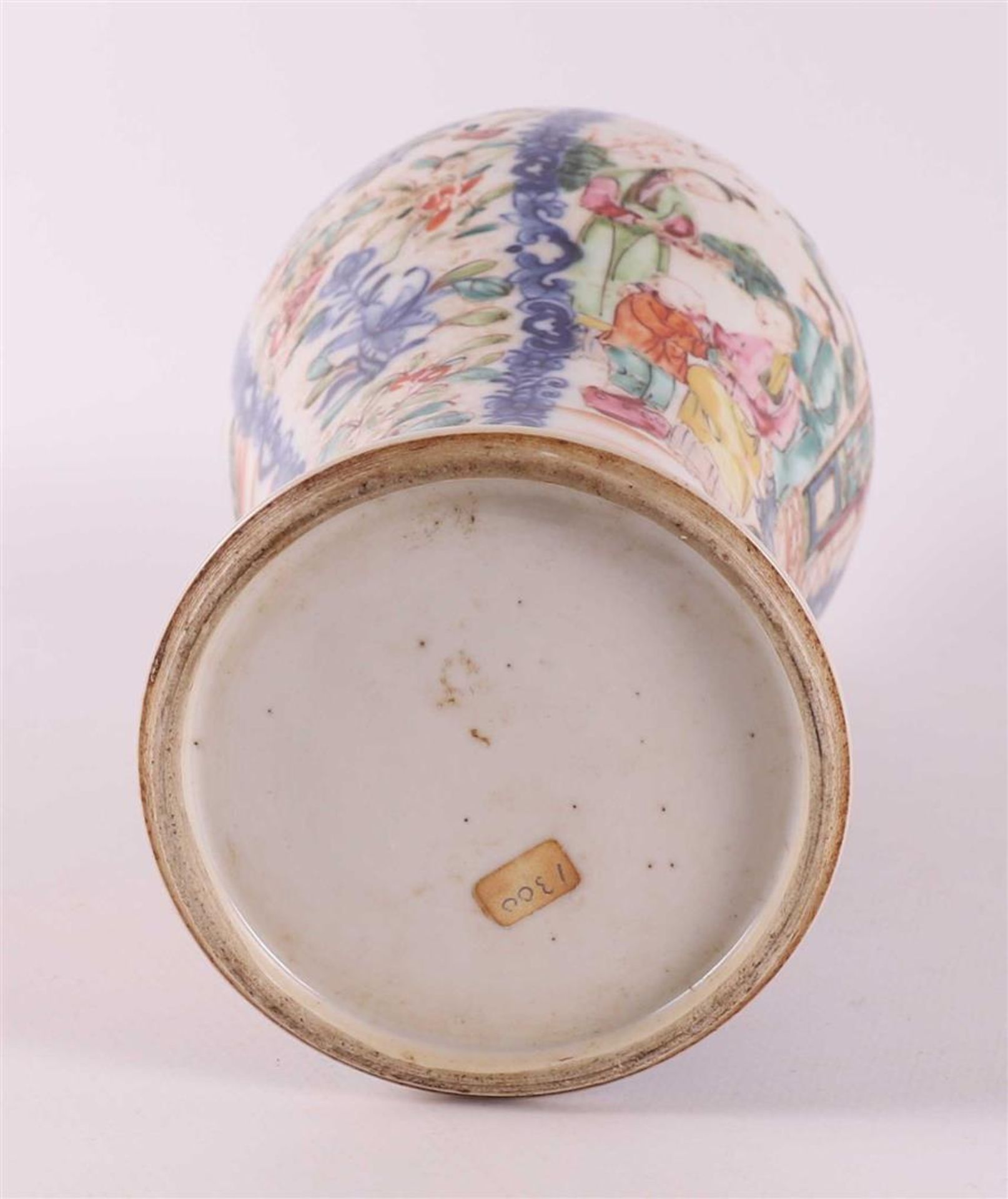 A porcelain baluster-shaped 'Mandarin' vase, China, Qianlong, 18th century. - Image 8 of 8