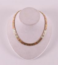 A fluted and matted tricolor vintage design necklace.