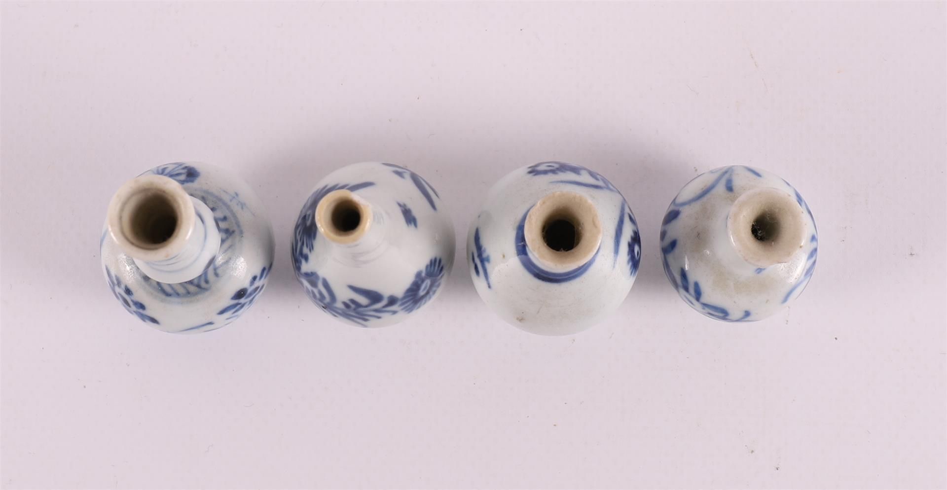 A blue/white porcelain saucer, China, Kangxi, around 1700. - Image 13 of 16